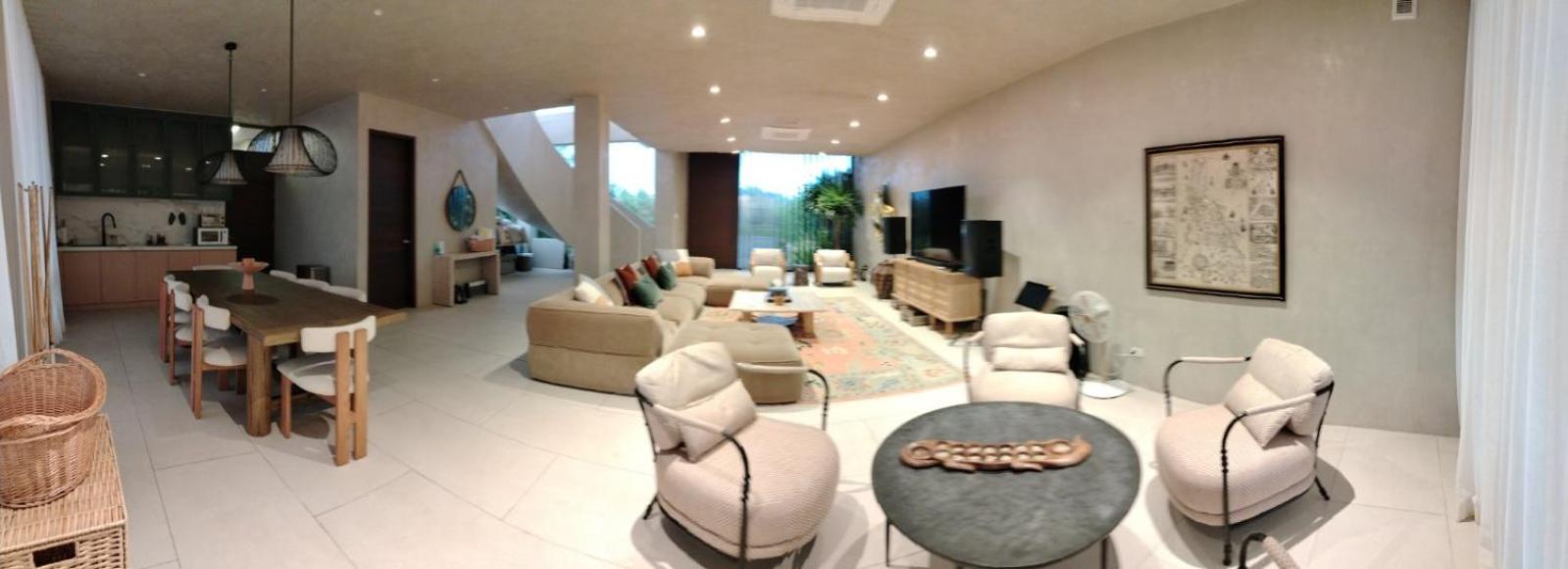 Five-Bedroom House photo 1