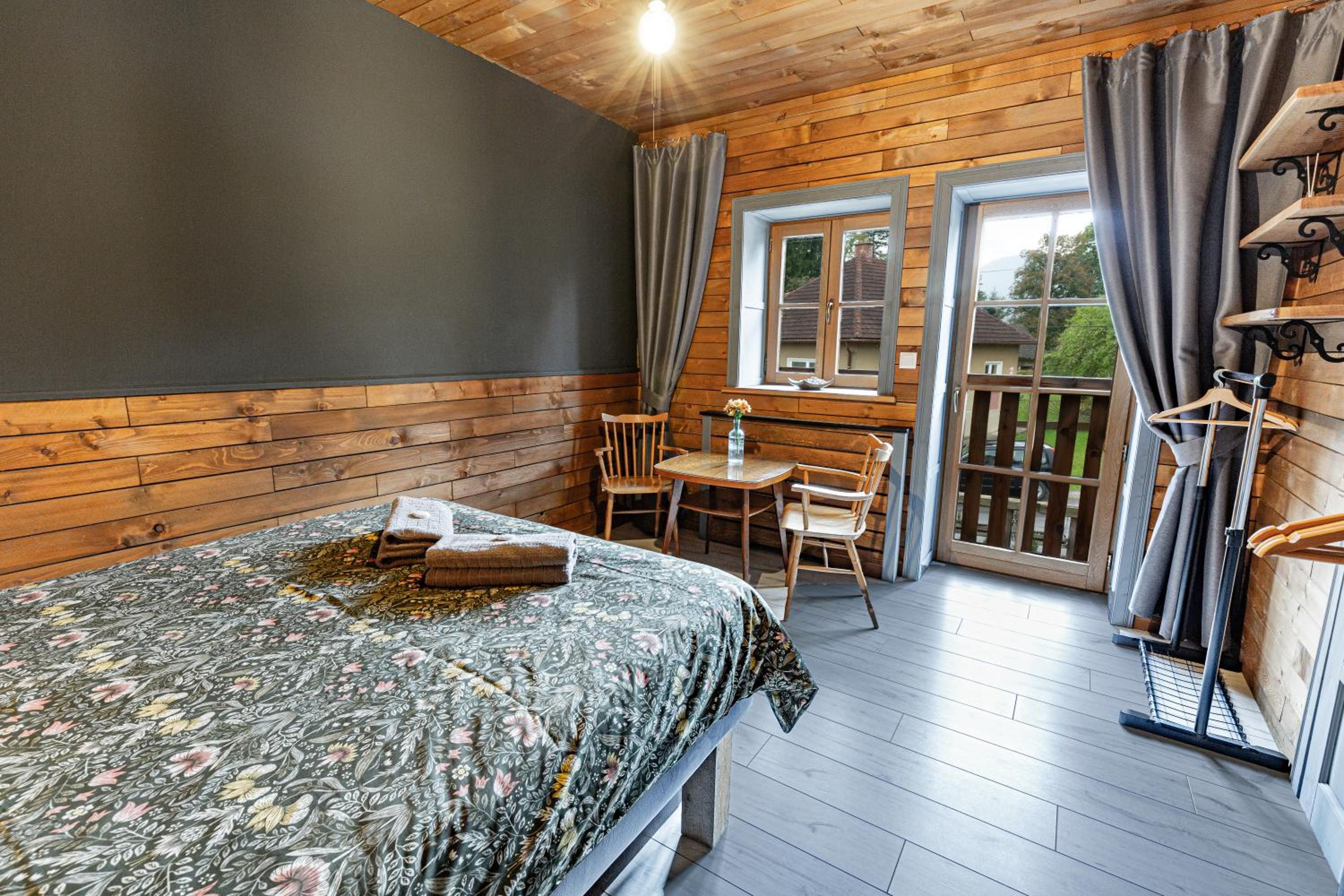 Double Room with Private Bathroom - Photo 9
