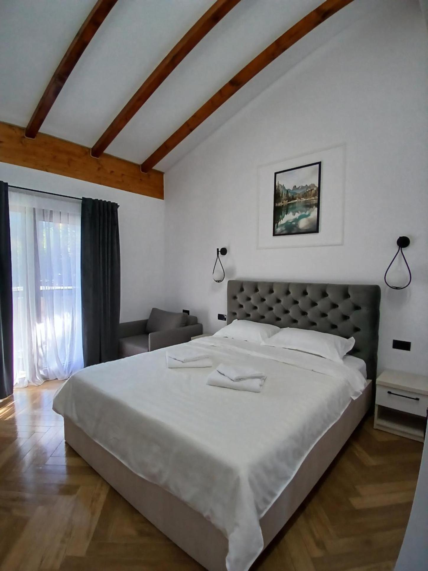 Double Room with Private Bathroom photo 1