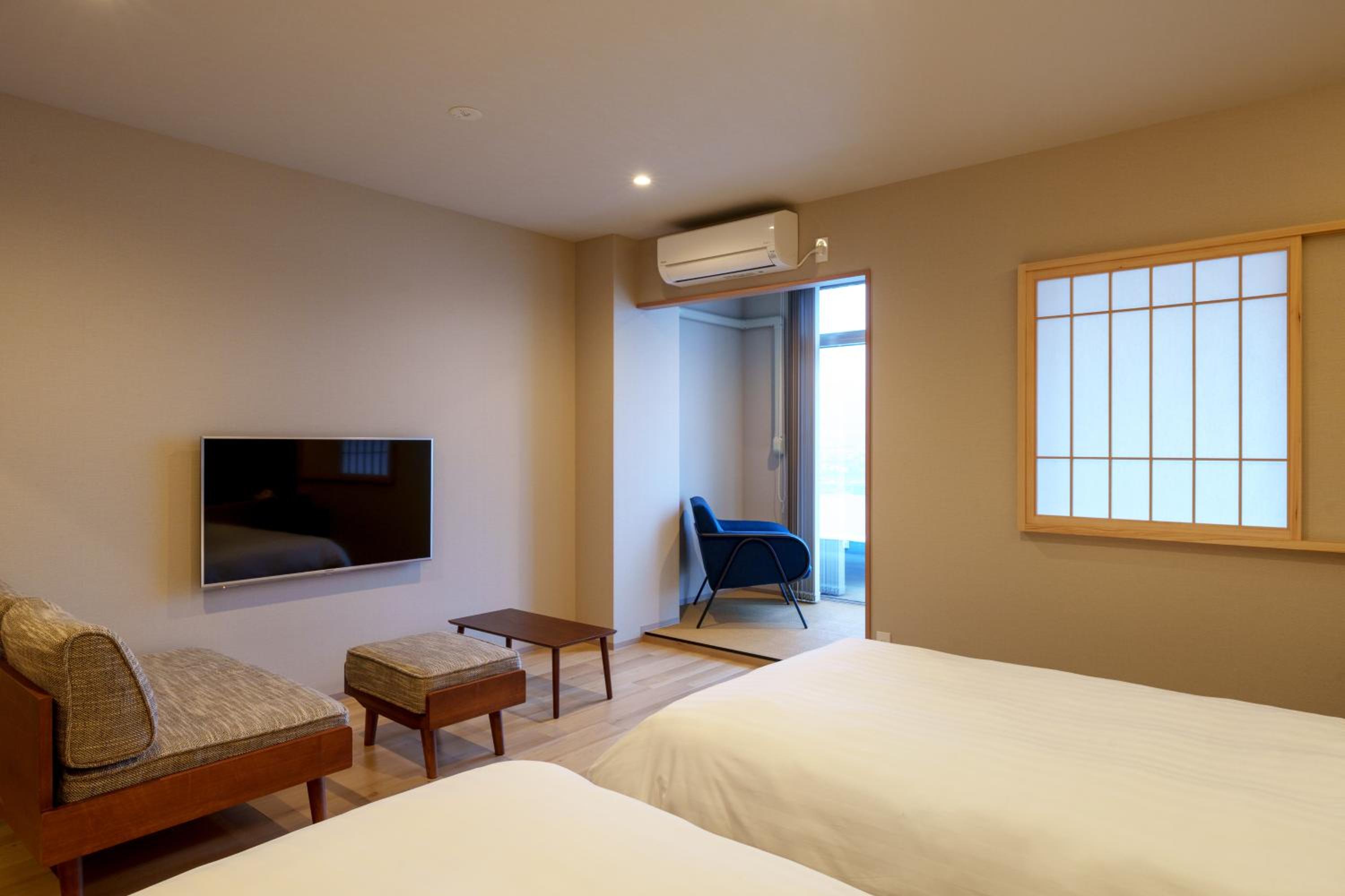 Superior Twin Room with Hot Spring with Mikuma River View Non-Smoking, photo 6