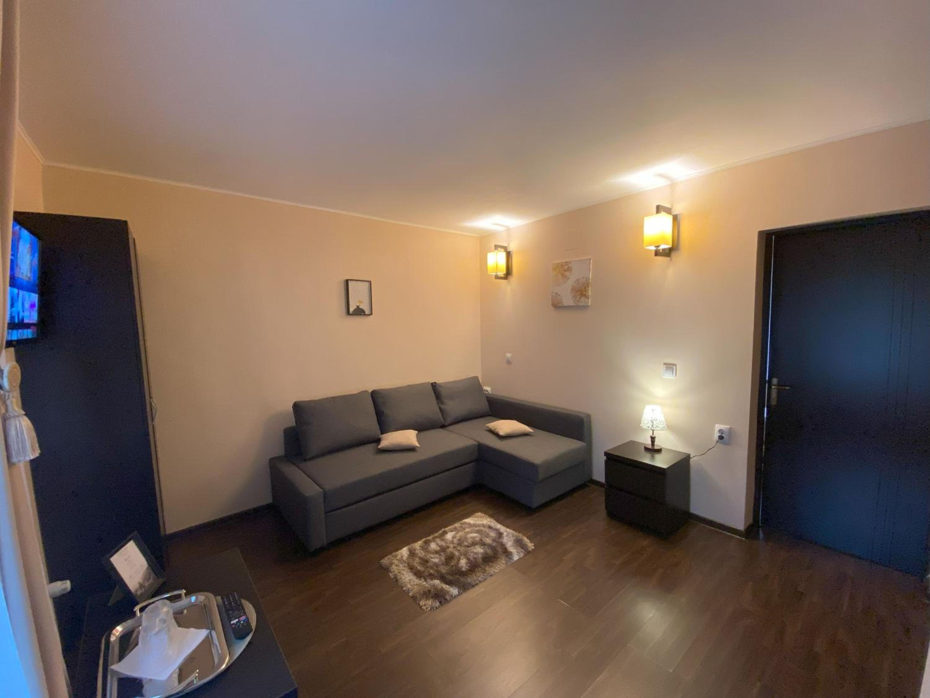 Apartment - Ground Floor - Photo 2