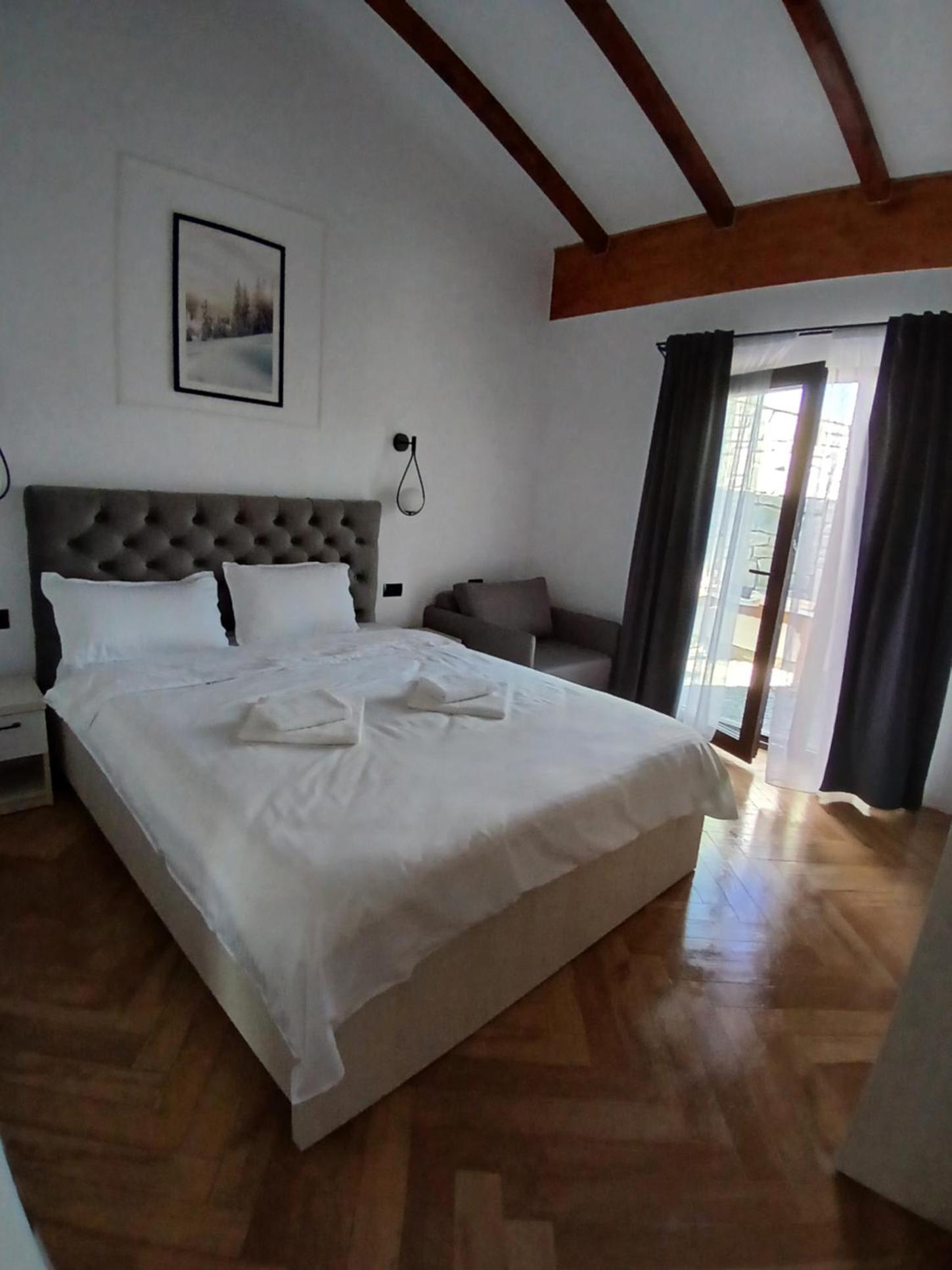 Double Room with Private Bathroom photo 2