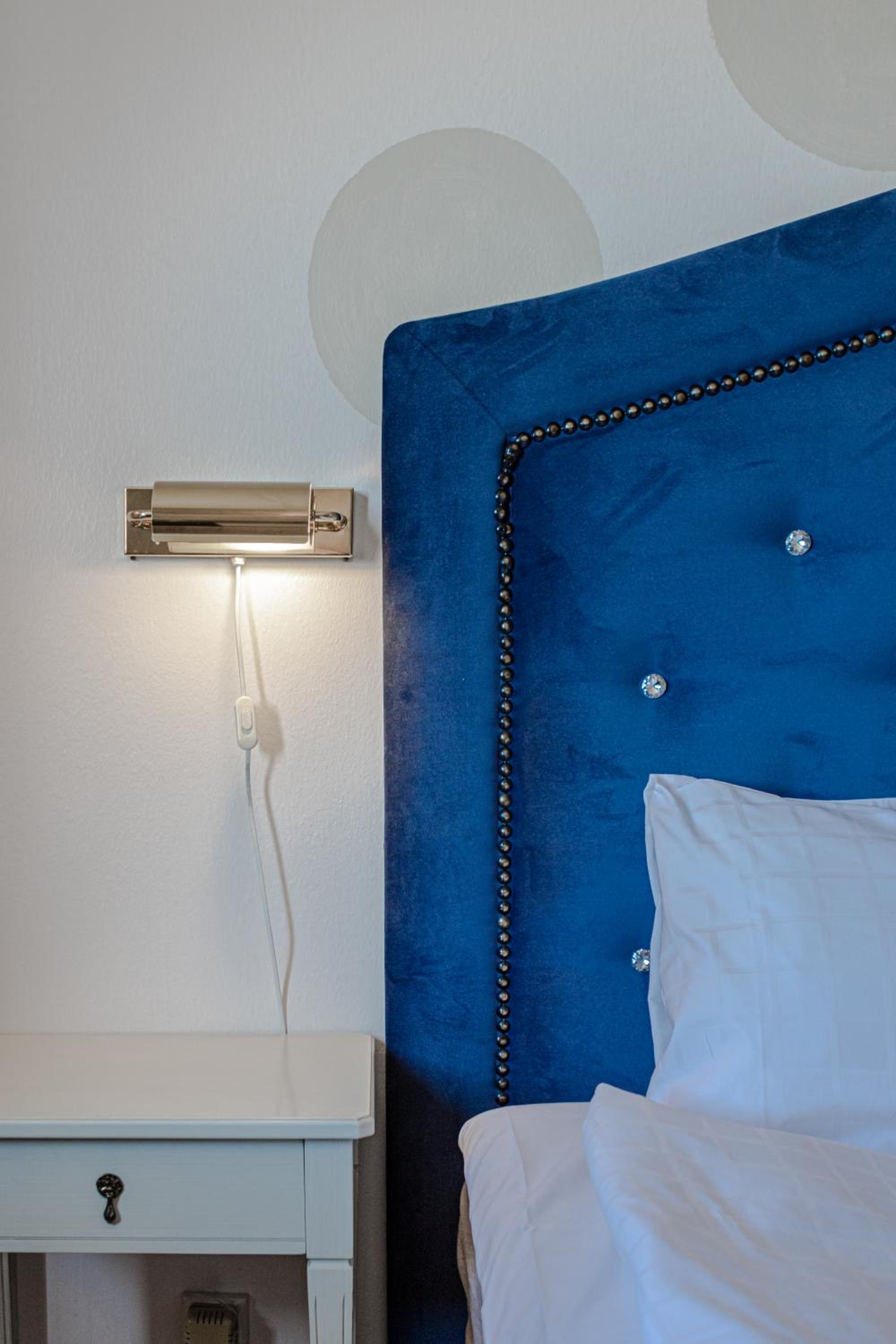 Standard Double or Twin Room - Photo 16