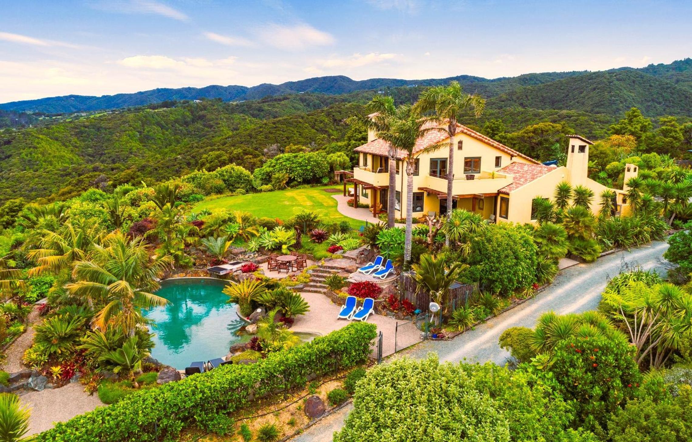 Villa photo 2