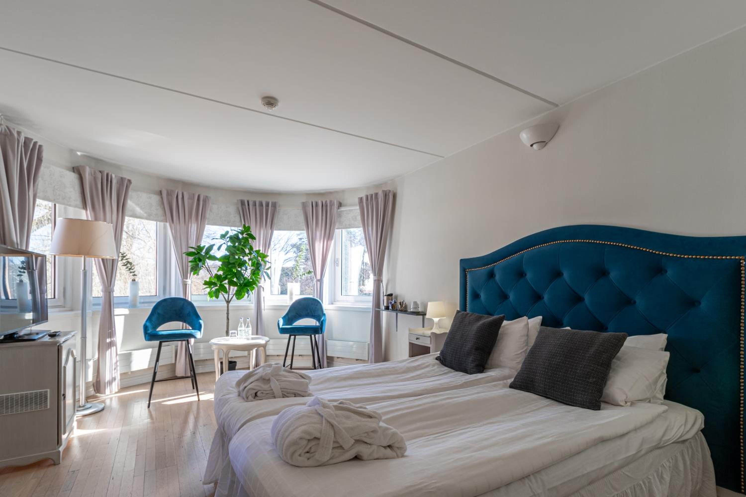Junior Suite with Park View - Photo 1