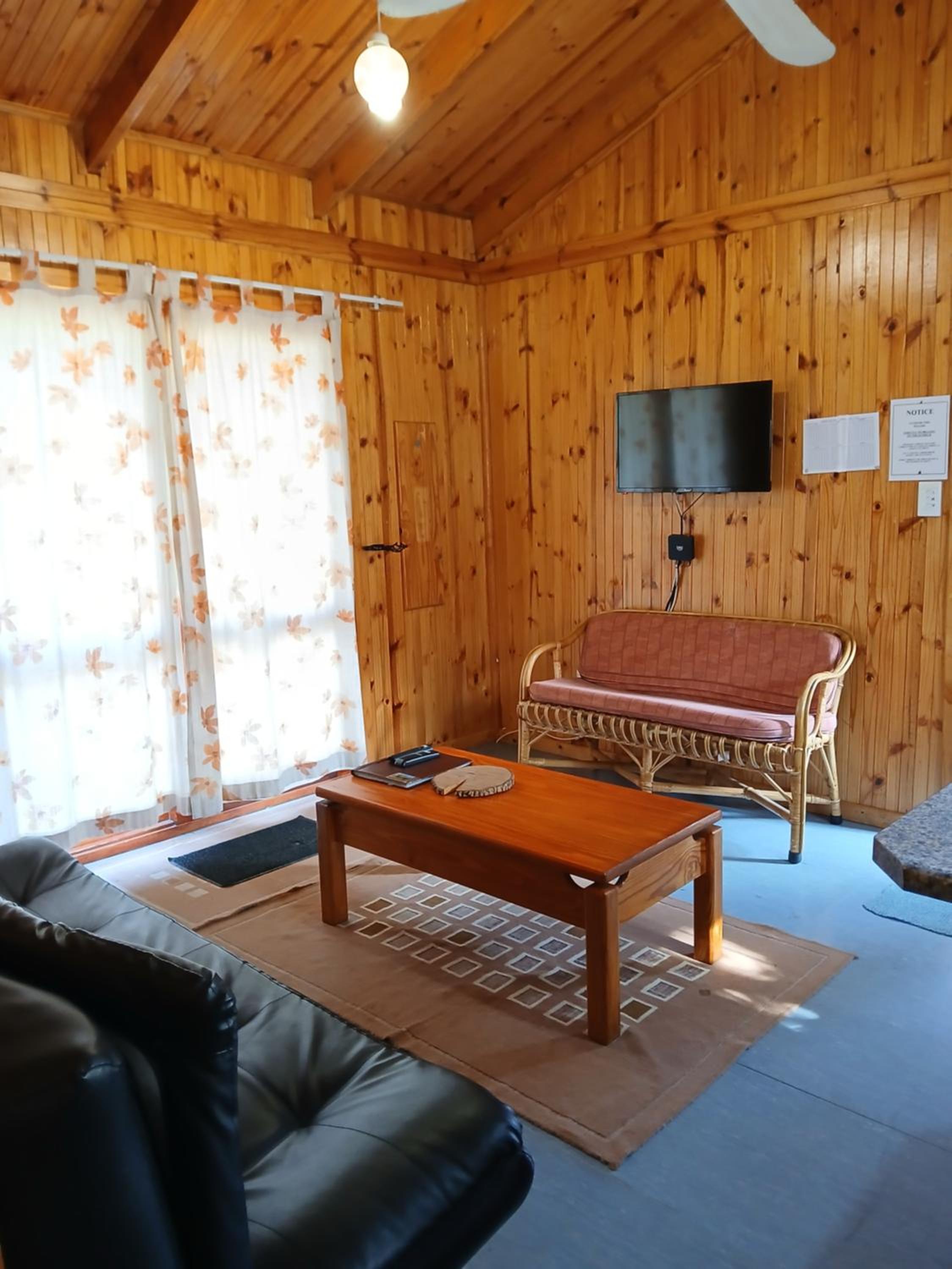 Bungalow (2 Adults) photo 1
