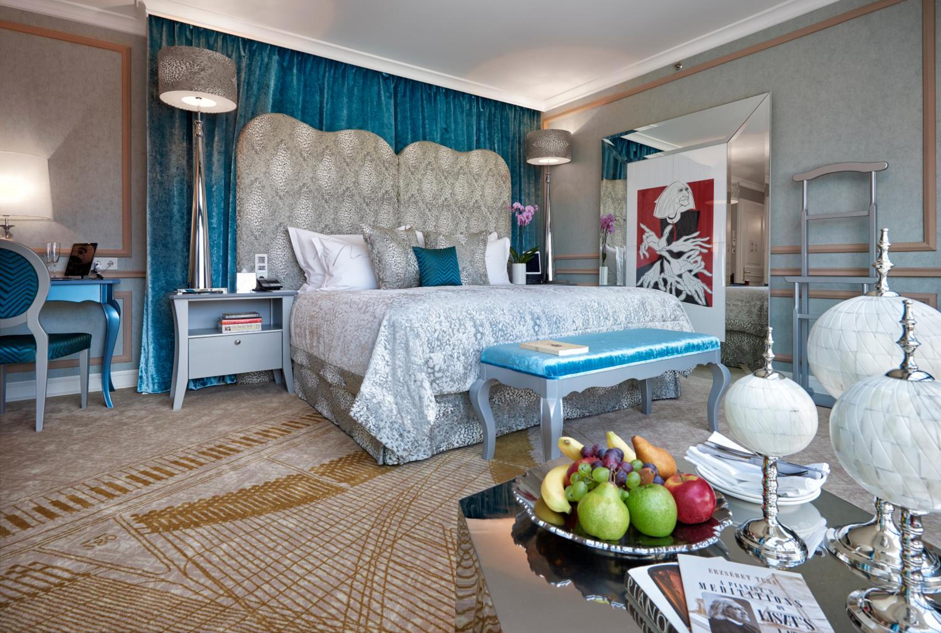 Liszt Studio with King Bed