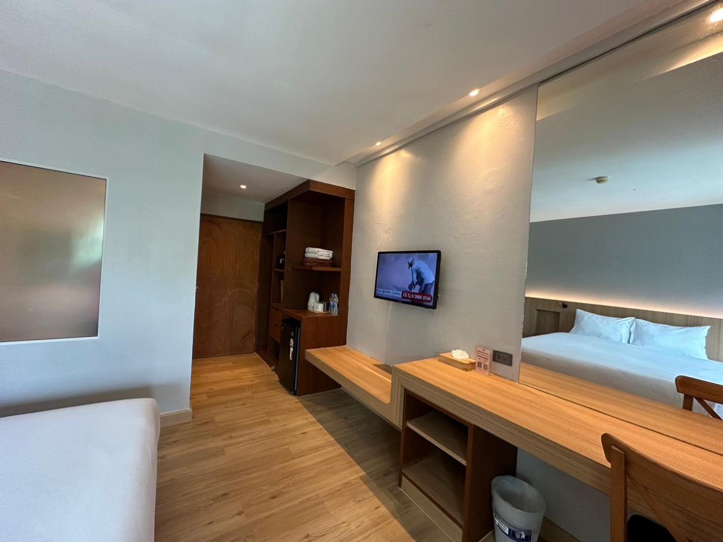 Standard Double or Twin Room - Photo 3