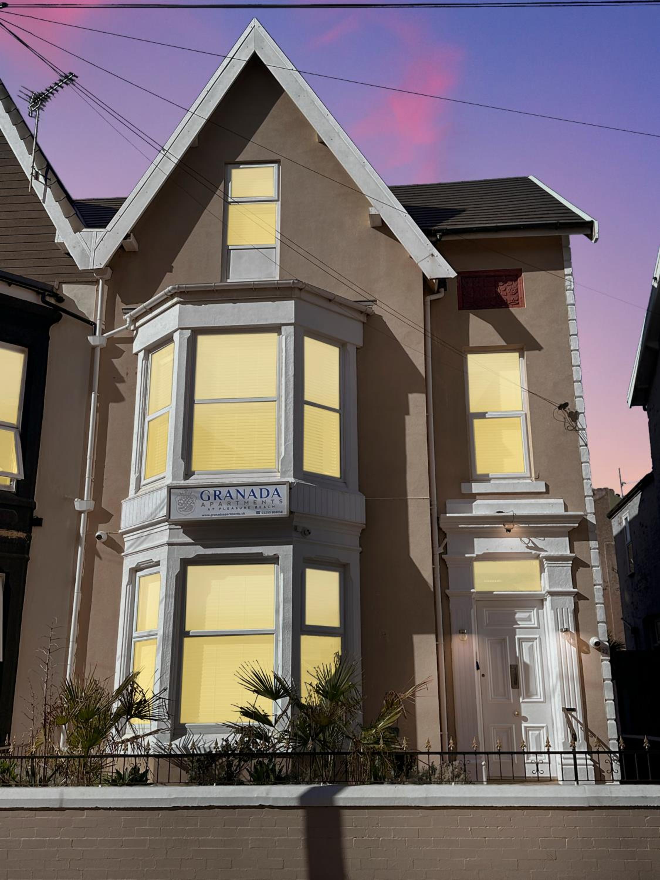 Duplex Studio # 2 - Photo 2