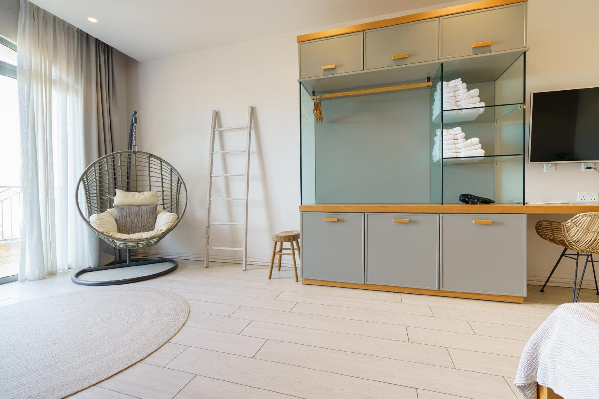 Family Room with Terrace - Photo 5
