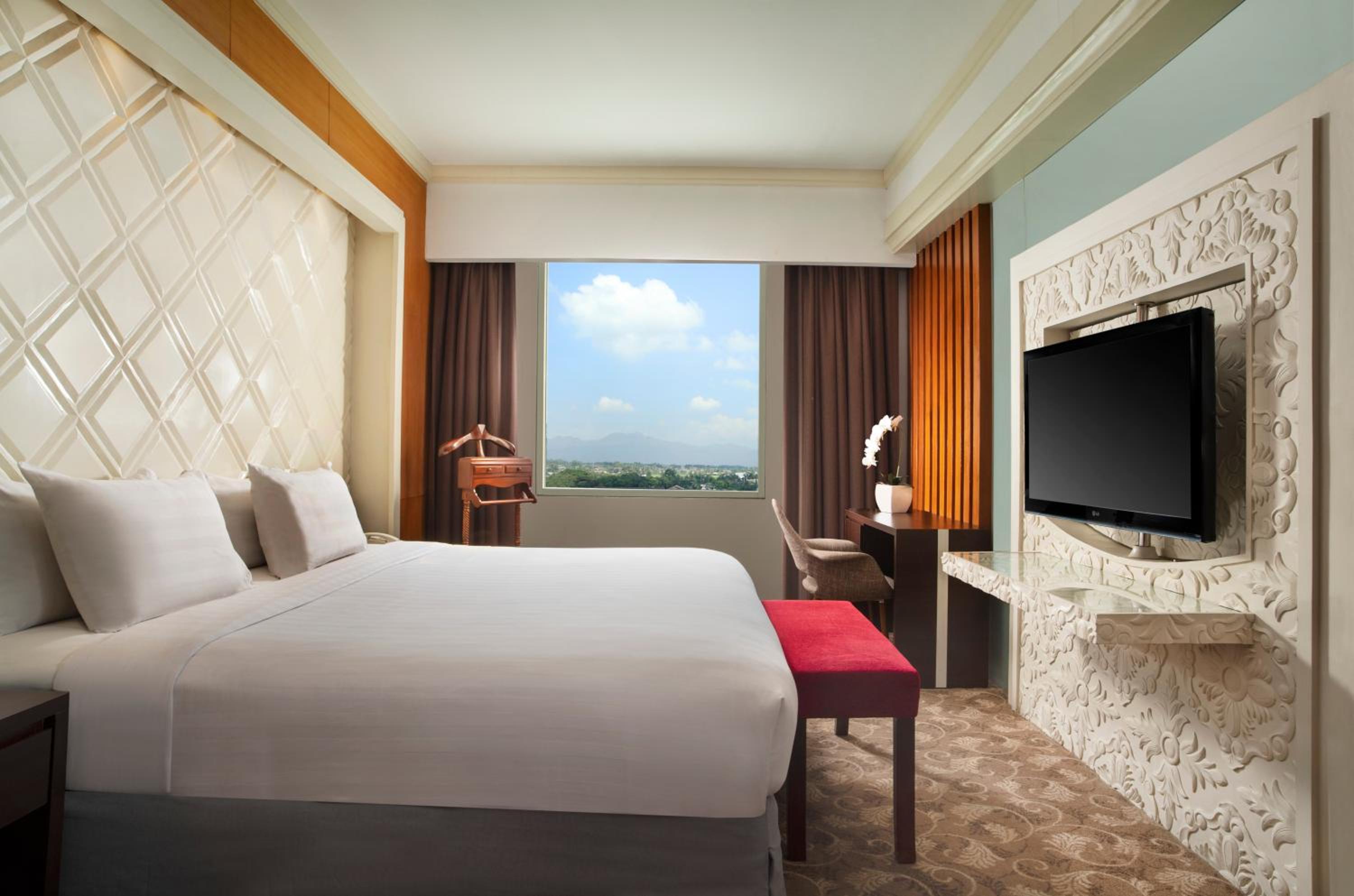 Suite with City View photo 3