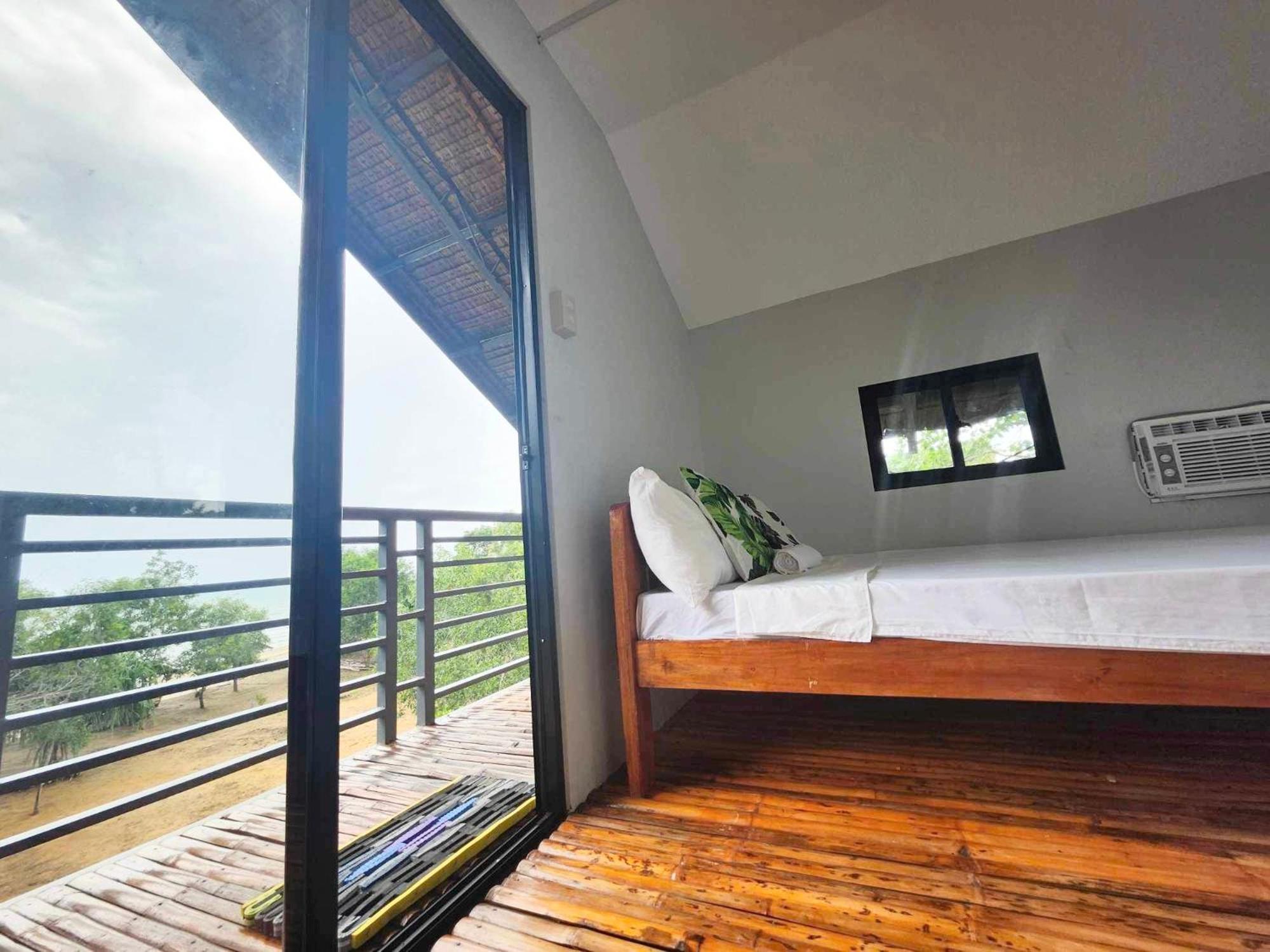 Deluxe Double Room with Balcony and Sea View photo 1