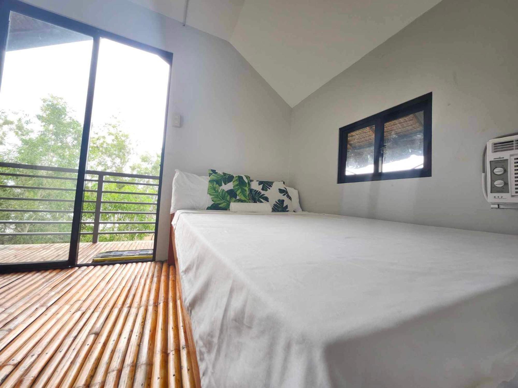 Deluxe Double Room with Balcony and Sea View photo 2