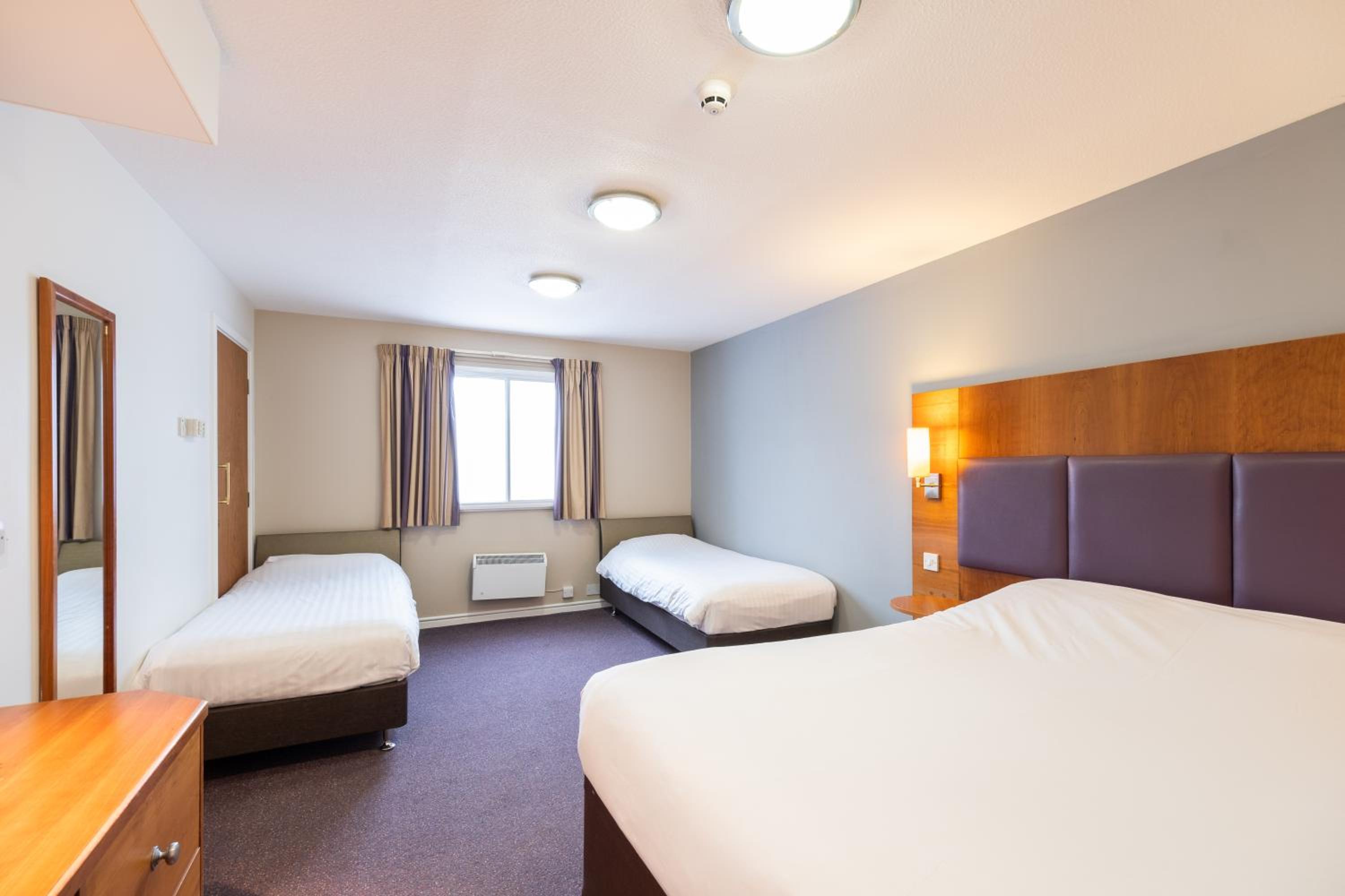 Executive Family King Room with Two Sofa Beds - Non-Smoking photo 1
