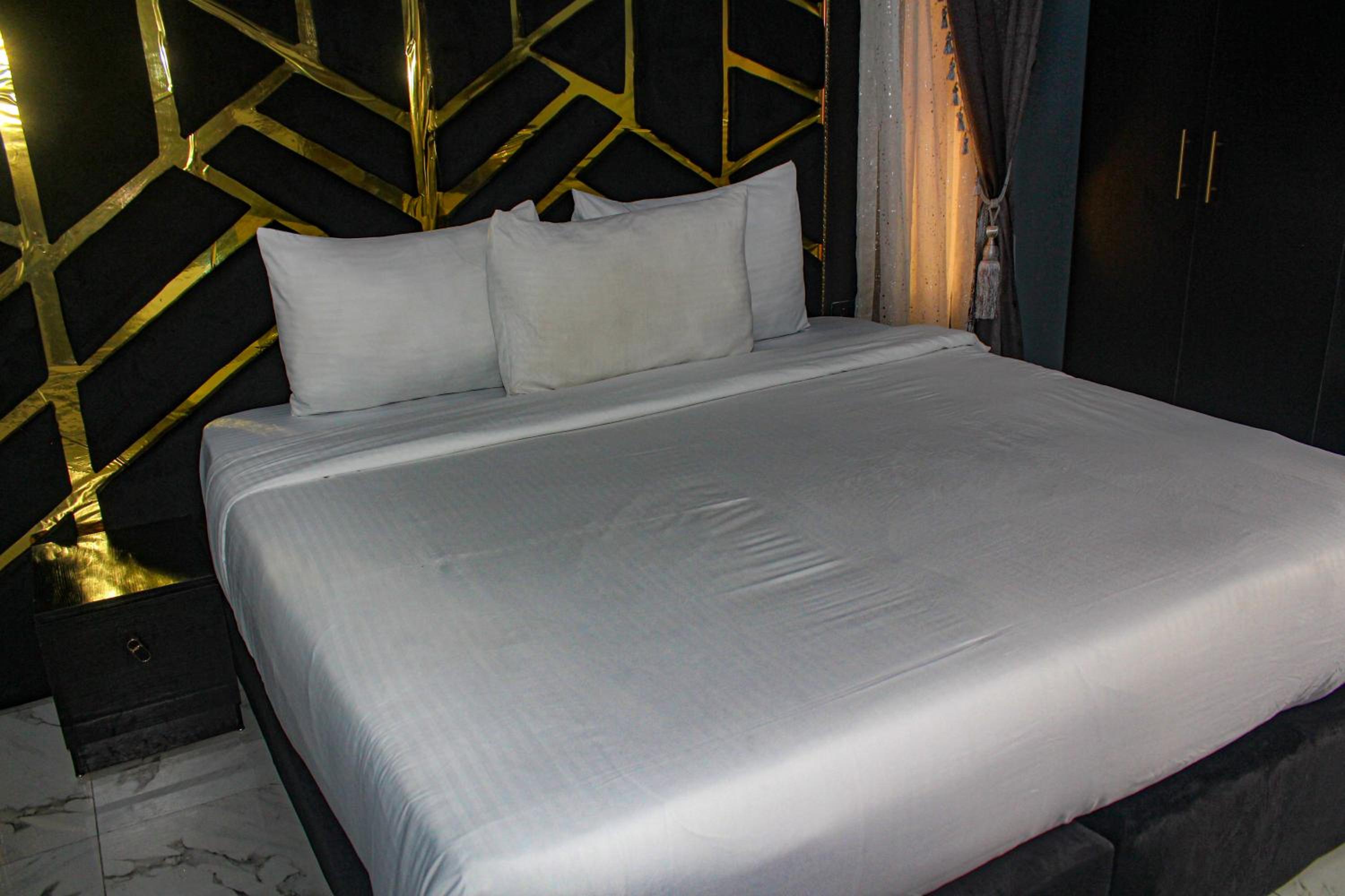 Deluxe Room - Photo 4