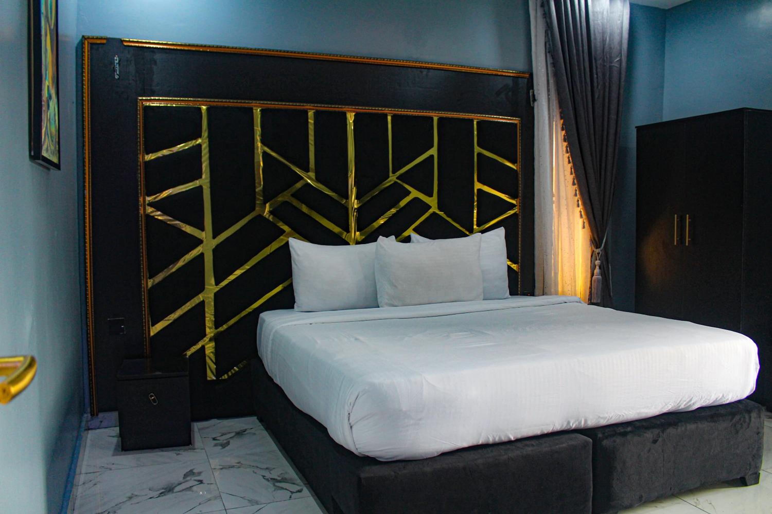 Deluxe Room - Photo 3