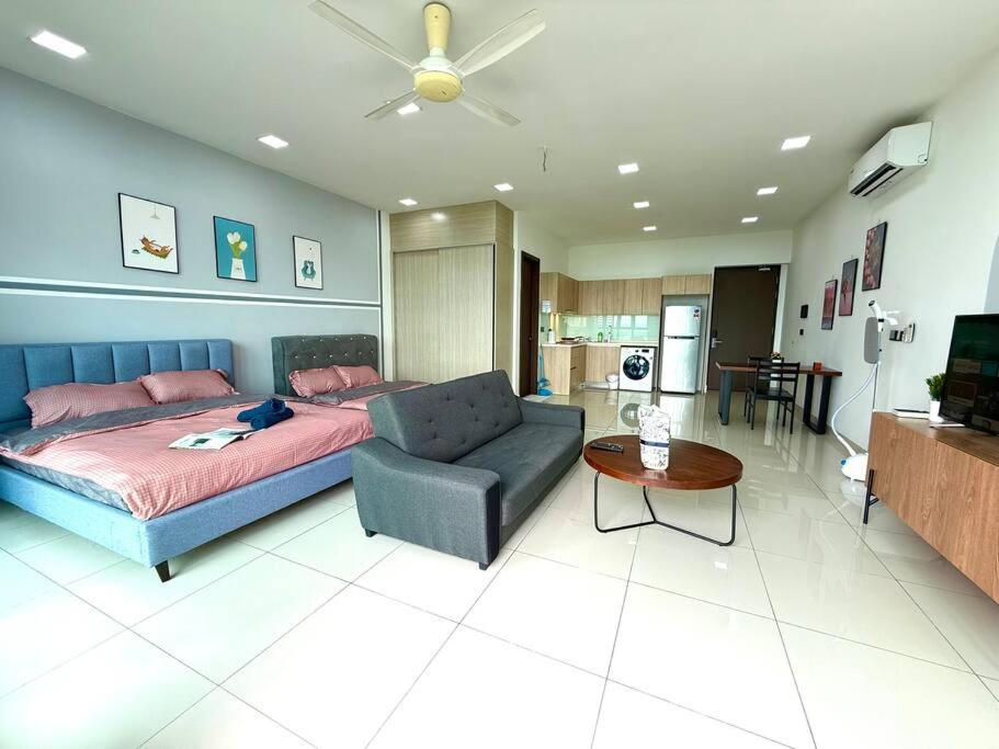 One-Bedroom Apartment photo 1