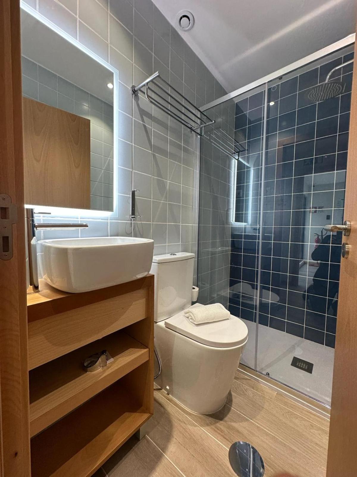 Deluxe Double Room - Photo 16