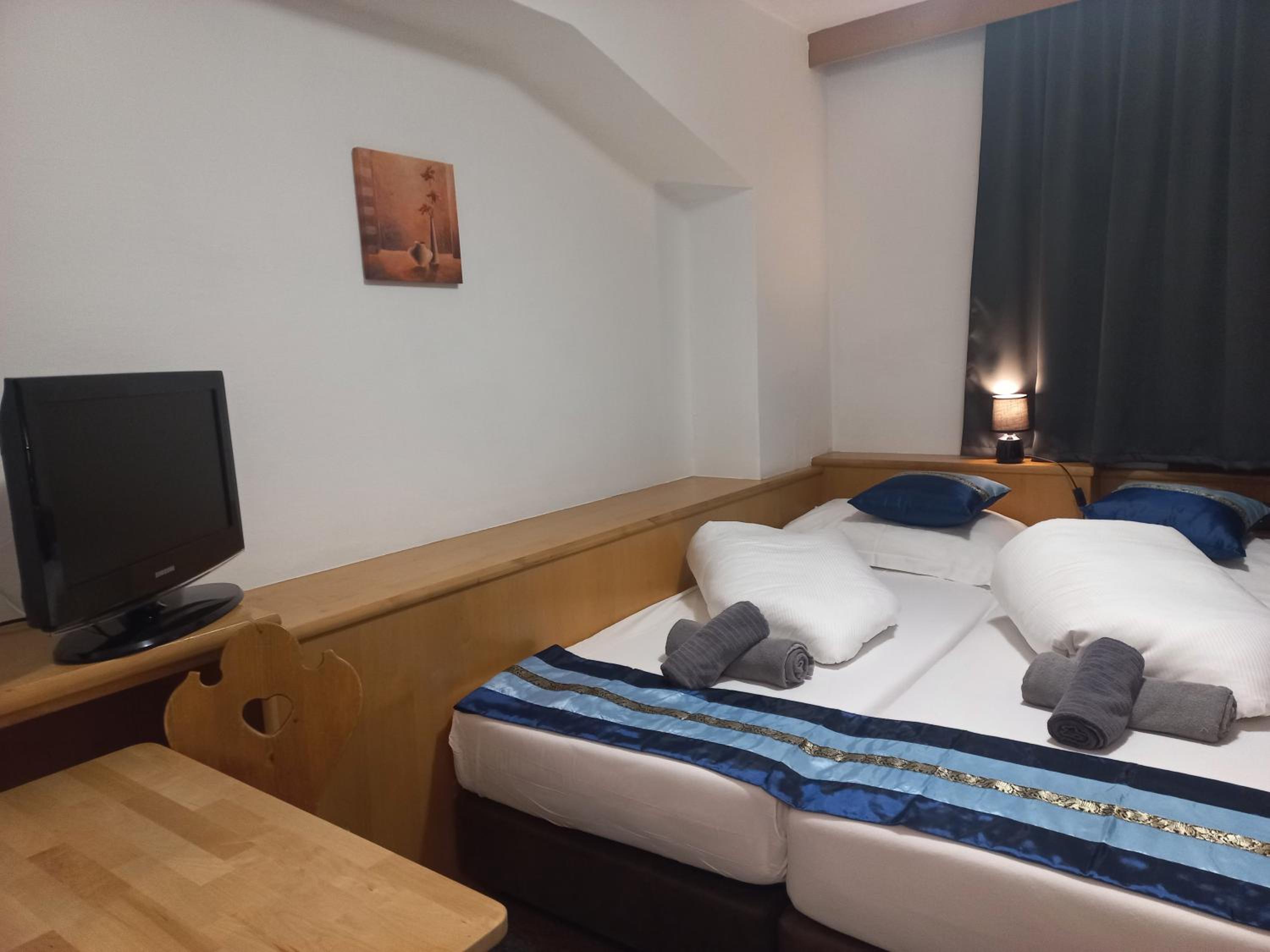 Small Twin Room photo 1