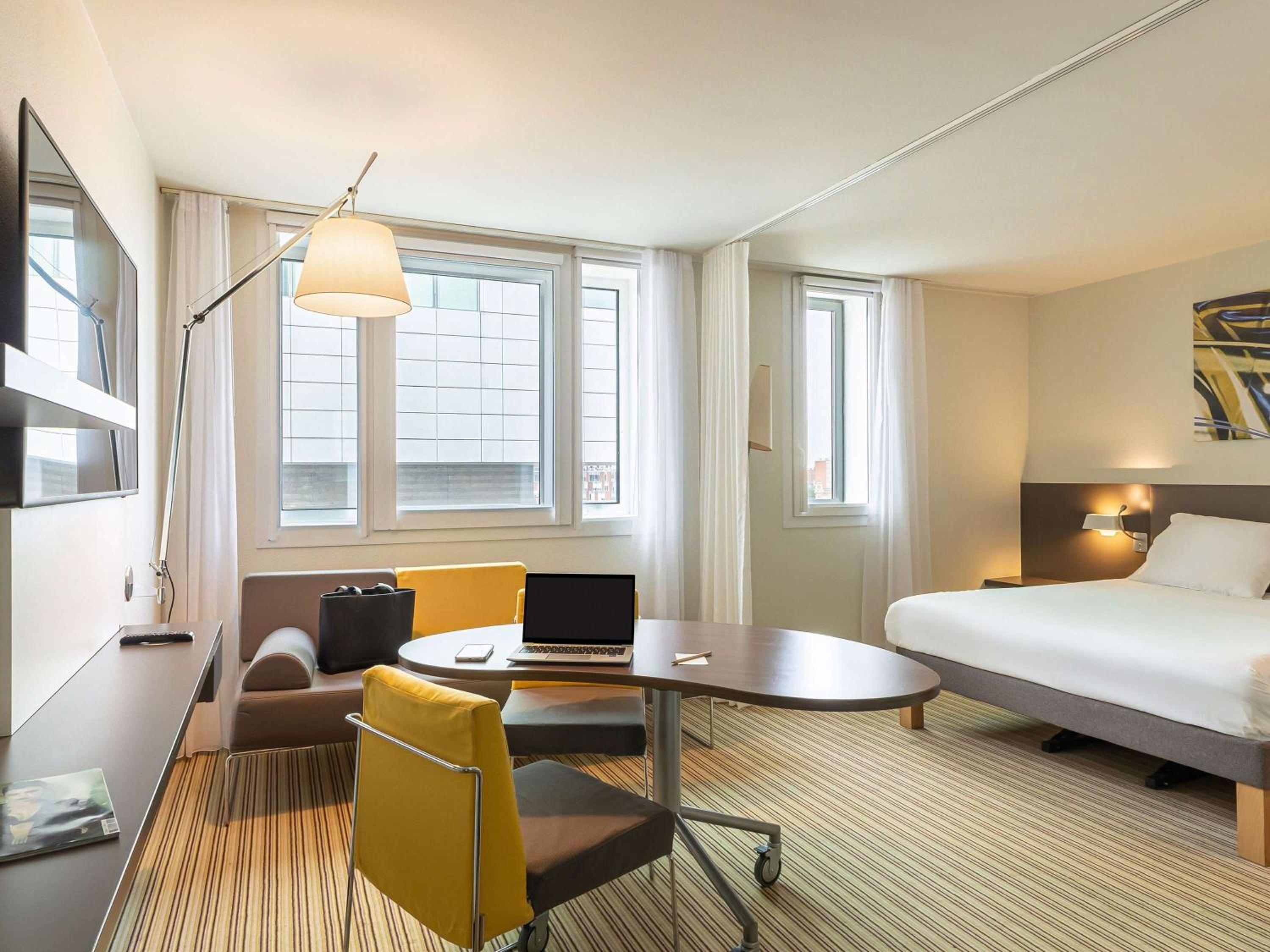 Executive Suite - Photo 2