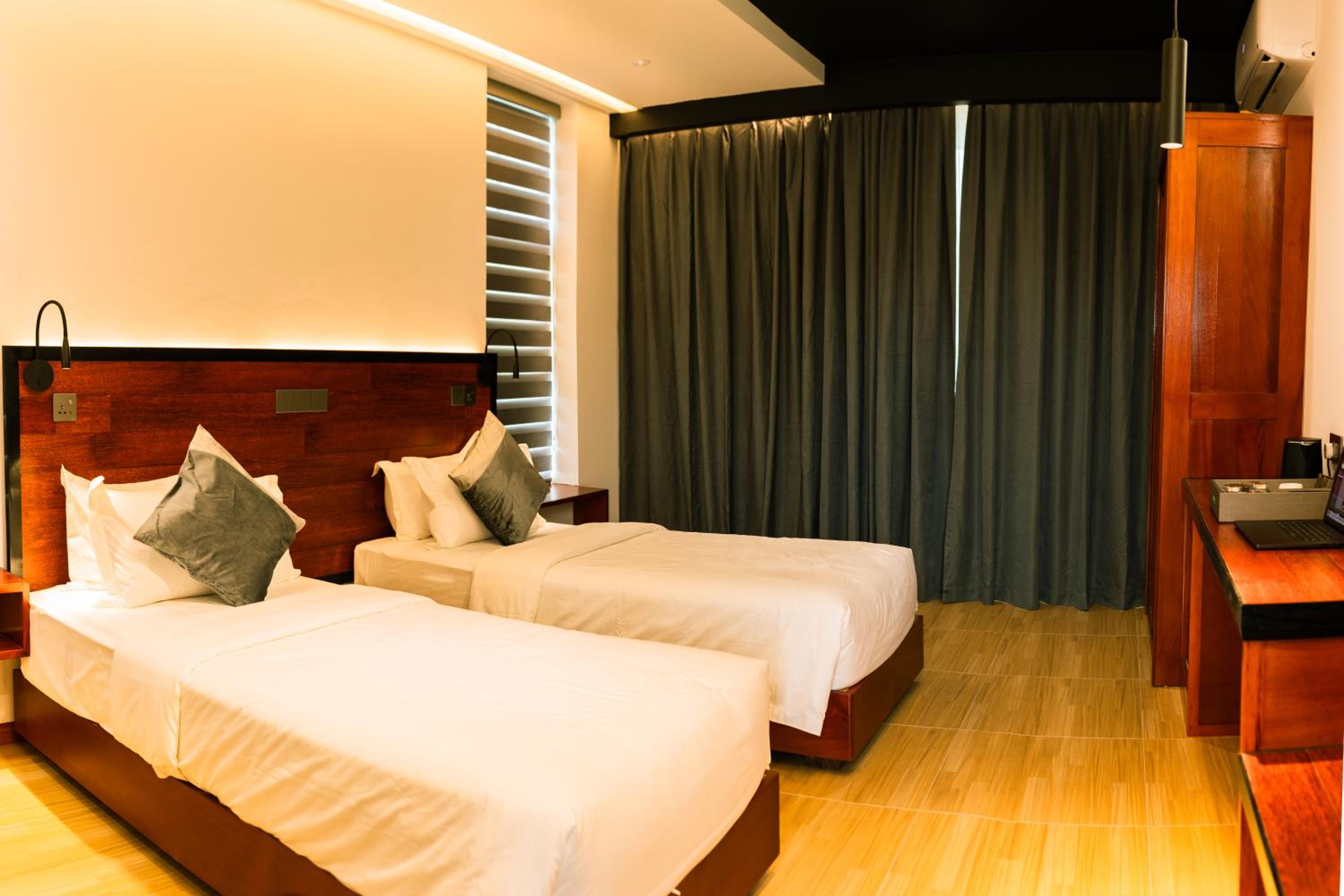 Deluxe Double or Twin Room with City View