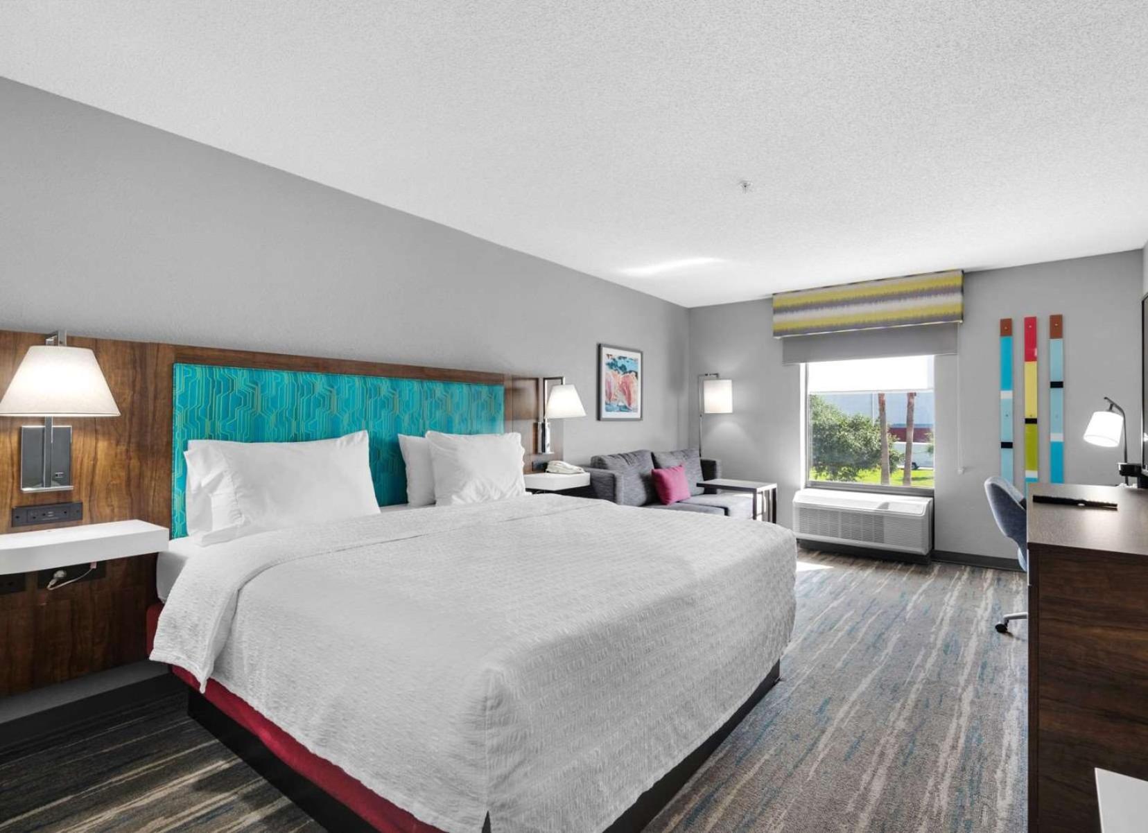 King Room - Non-Smoking - Photo 2