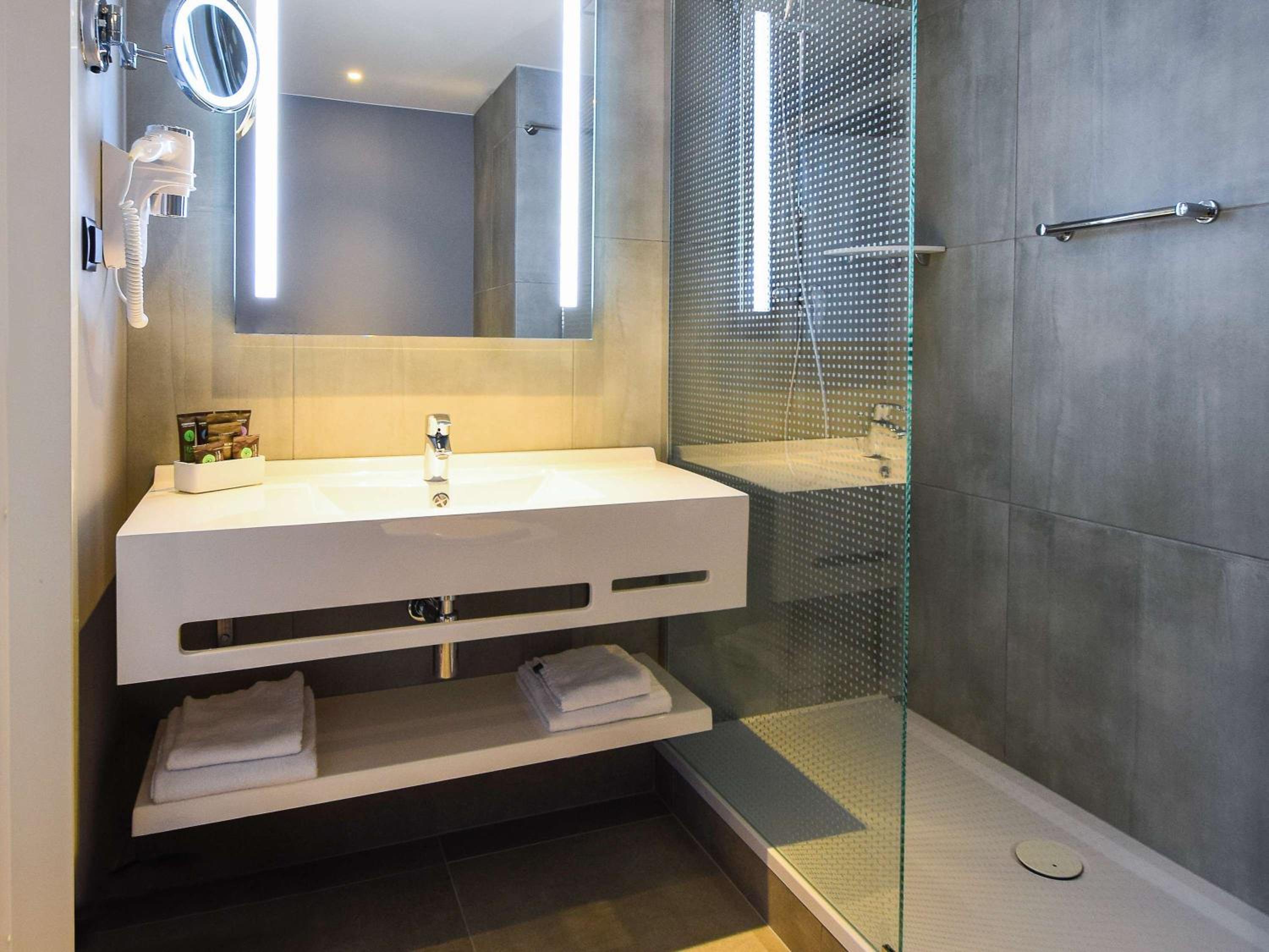 Executive Room with Double Bed and Sofa photo 2