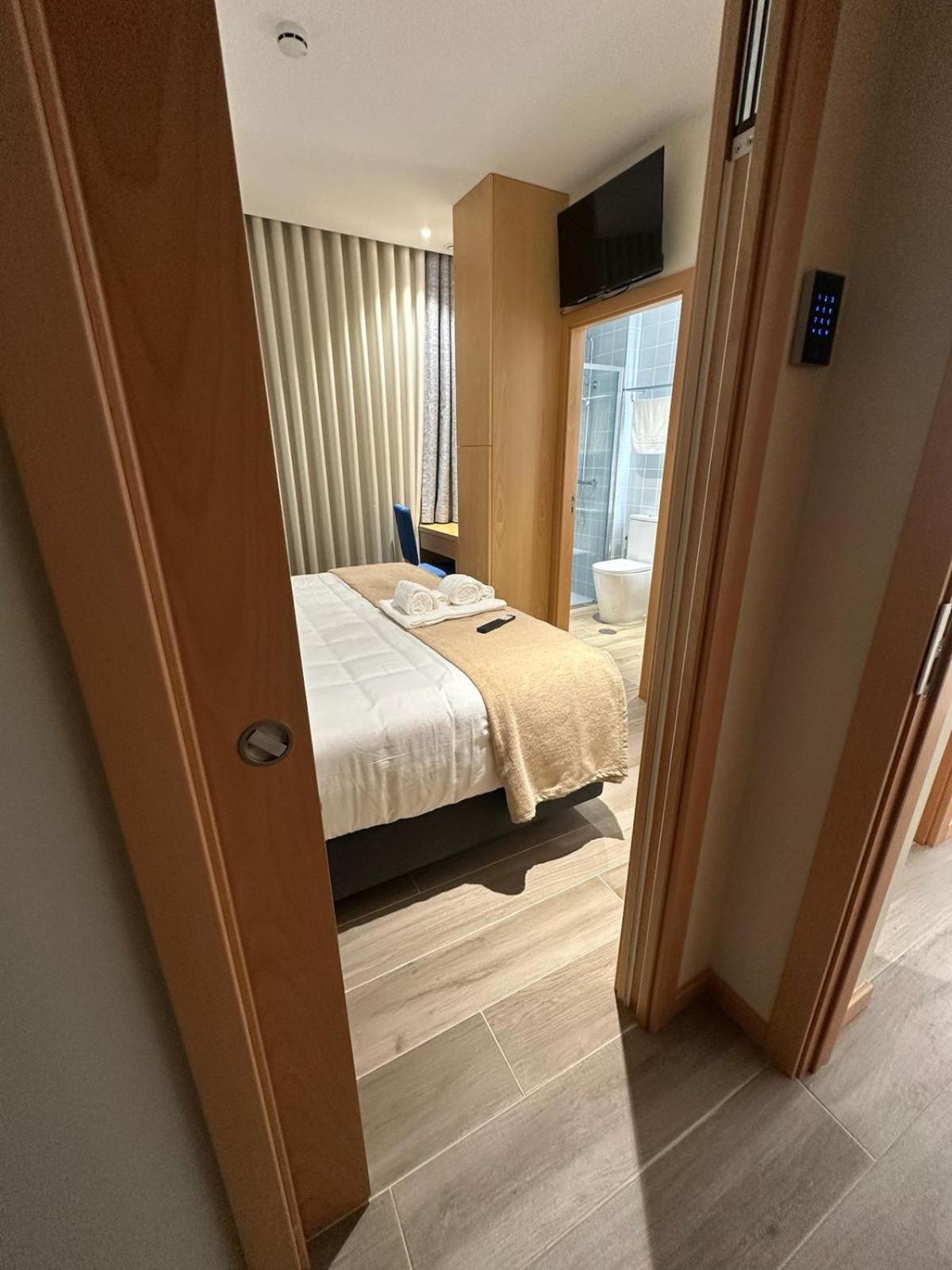 Double Room - Photo 5