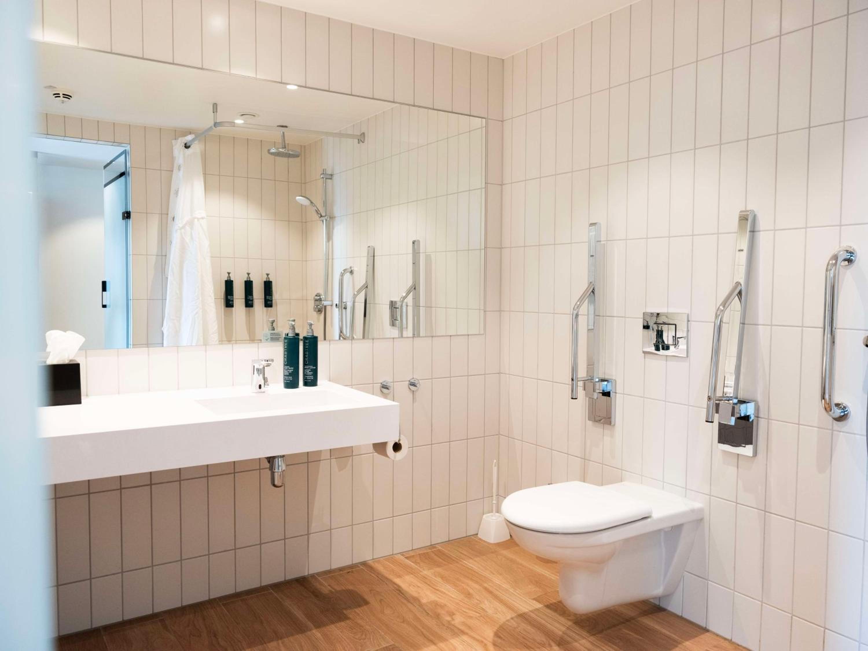 King Room - Mobility Accessible - Photo 4