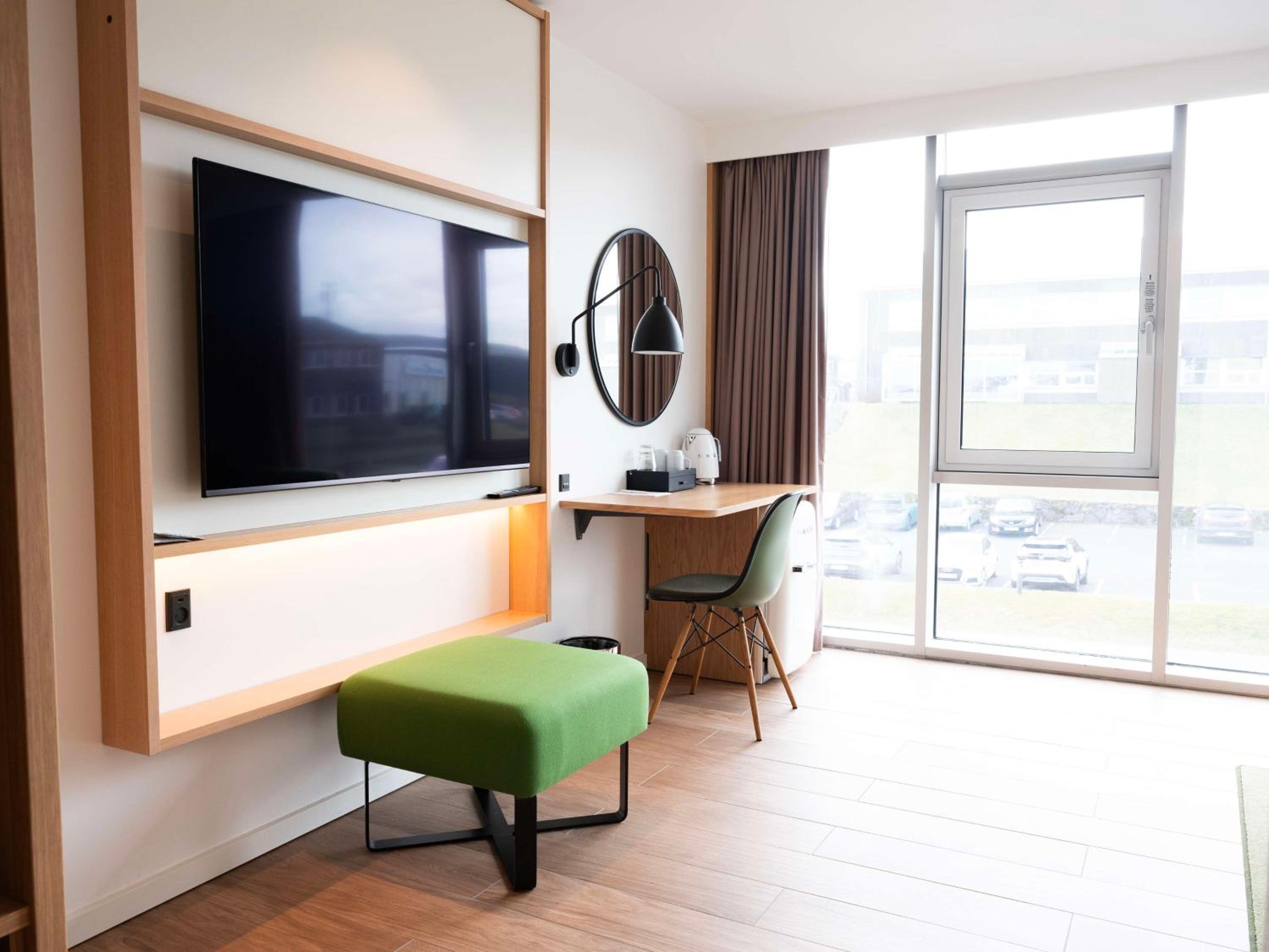 King Room - Mobility Accessible - Photo 3