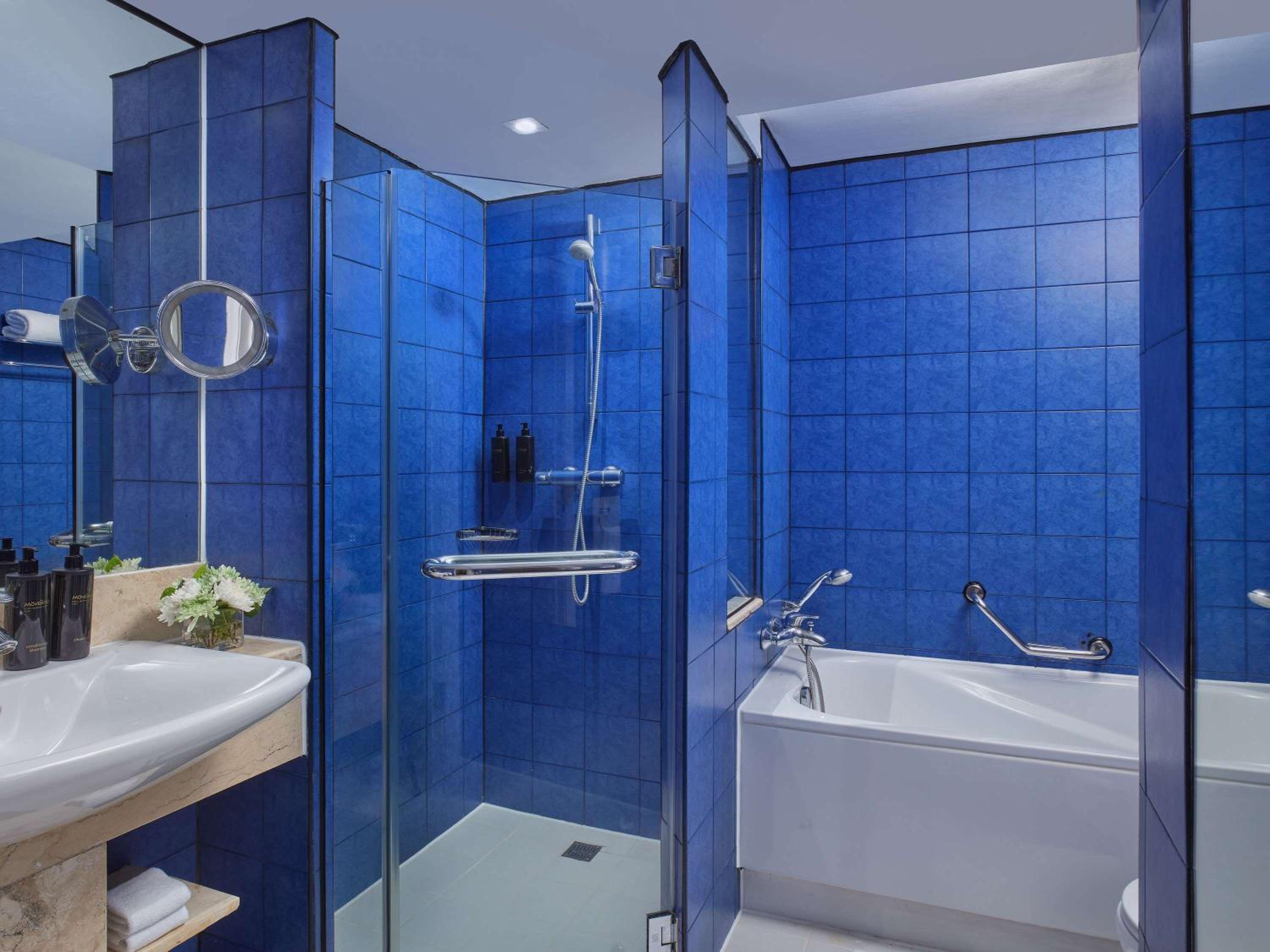 Deluxe King Room with Sea View - Photo 2