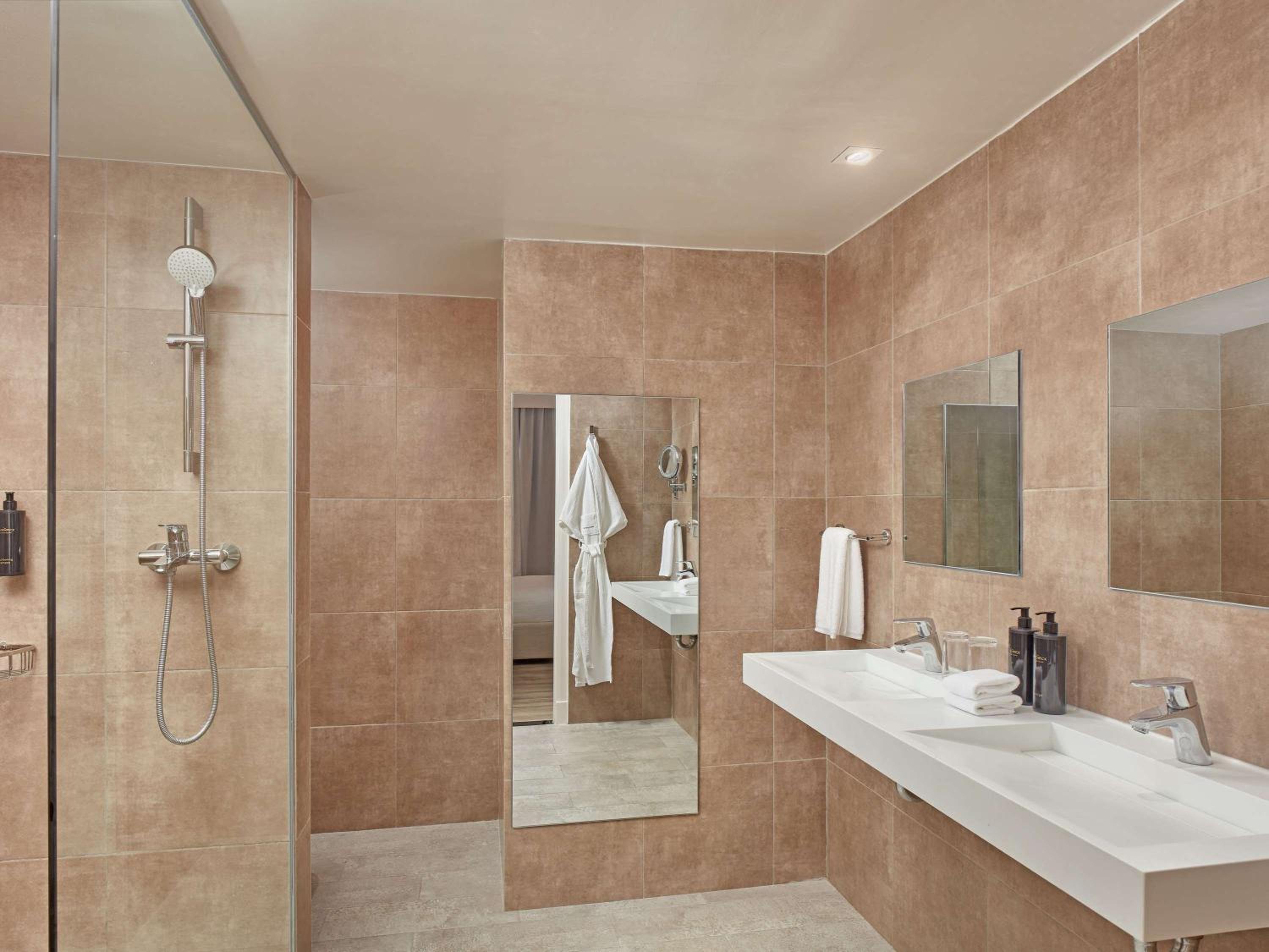Premier One-Bedroom Suite - Photo 5