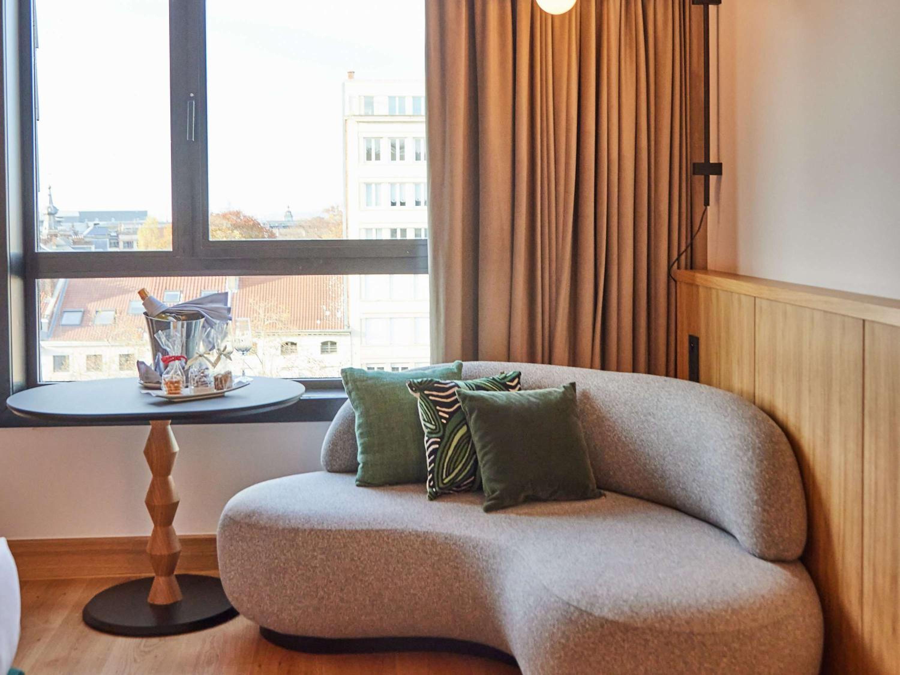 Superior King Room with City View - Photo 14