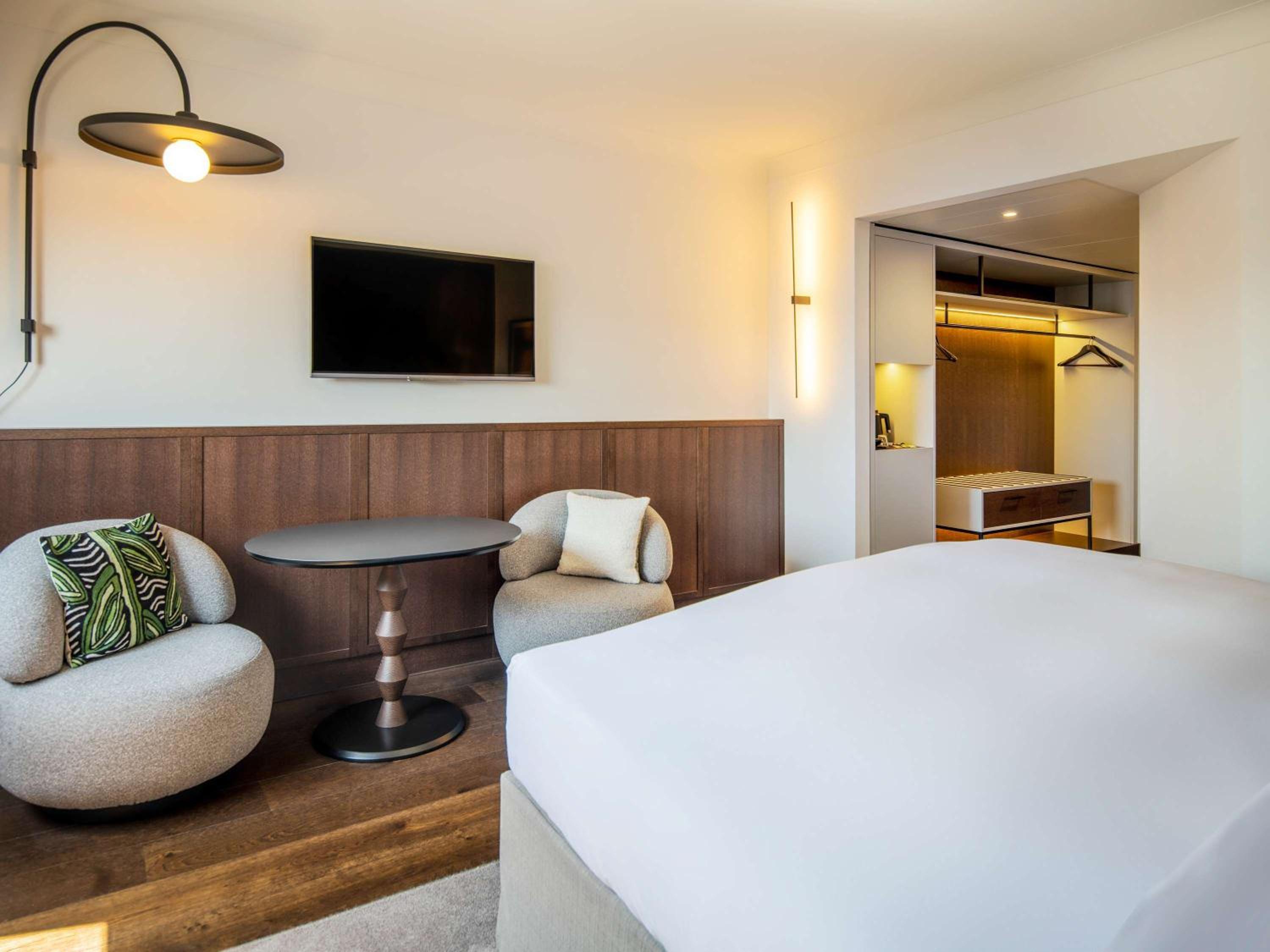 Deluxe King Room with Garden View - Photo 5