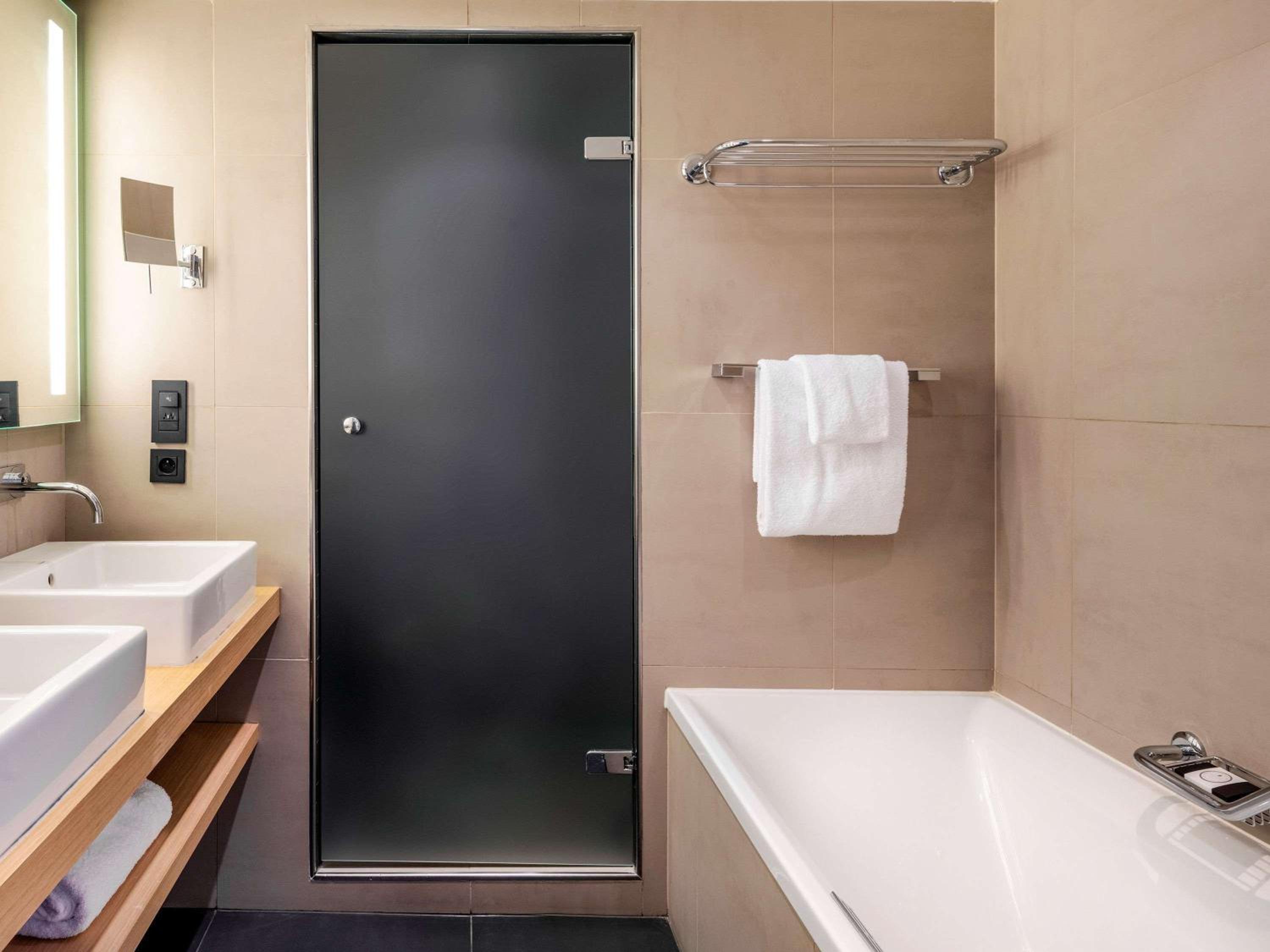 Botanic King Suite with Garden View - Photo 5