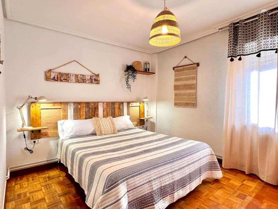 Apartamento de tres habitaciones con balcón