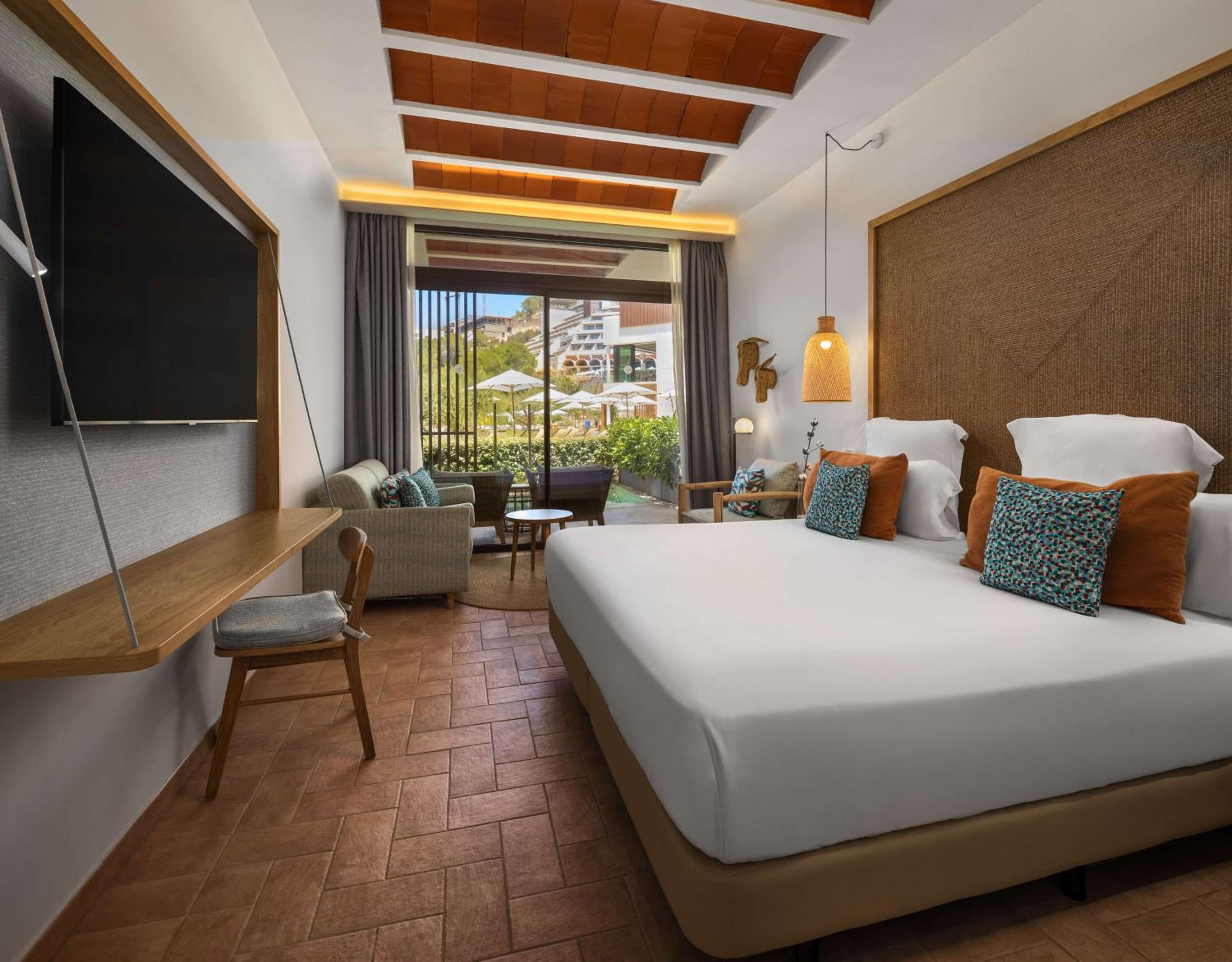 Deluxe King Room With Swim Up Pool