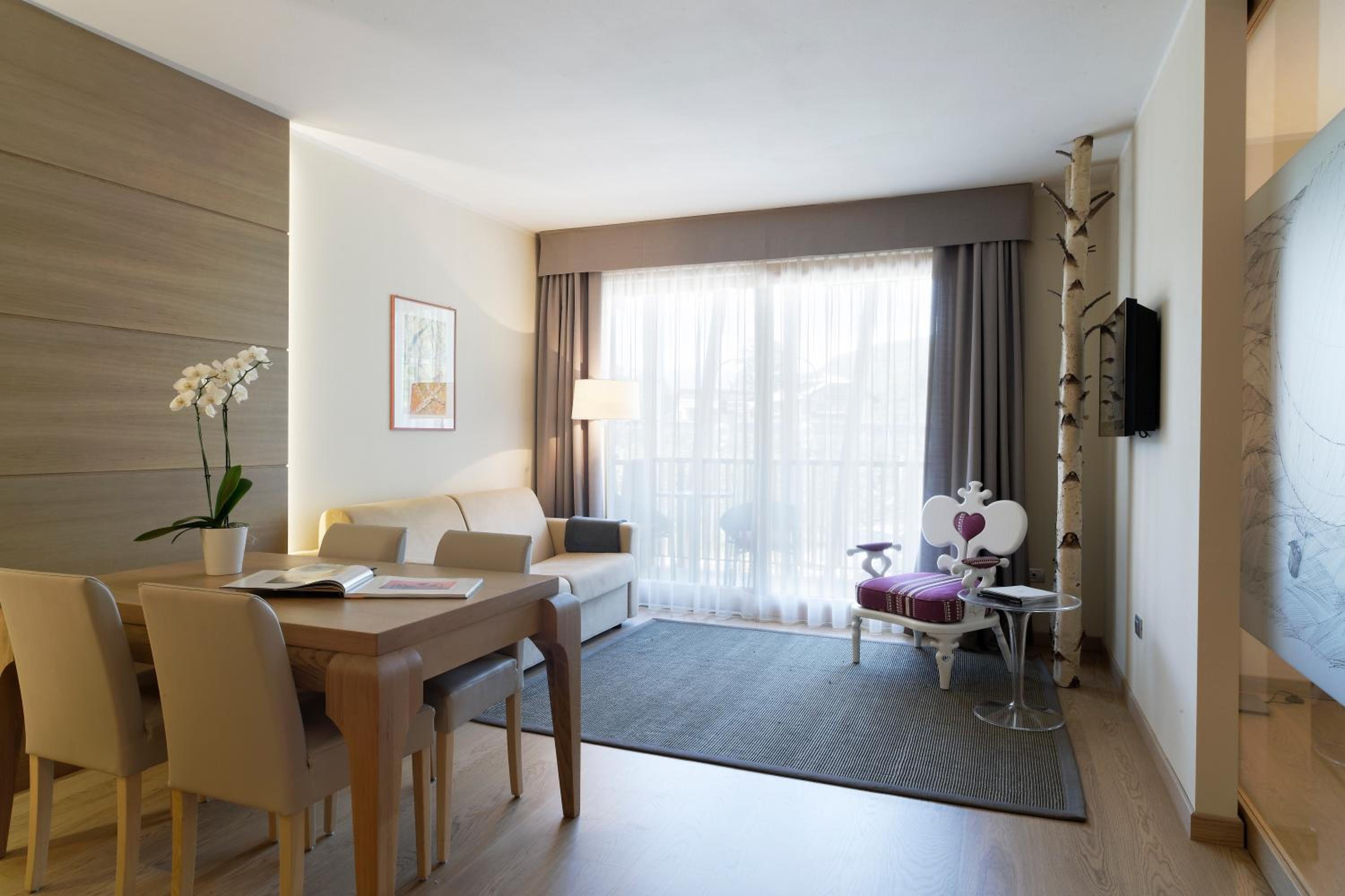 Deluxe Junior Suite photo 3