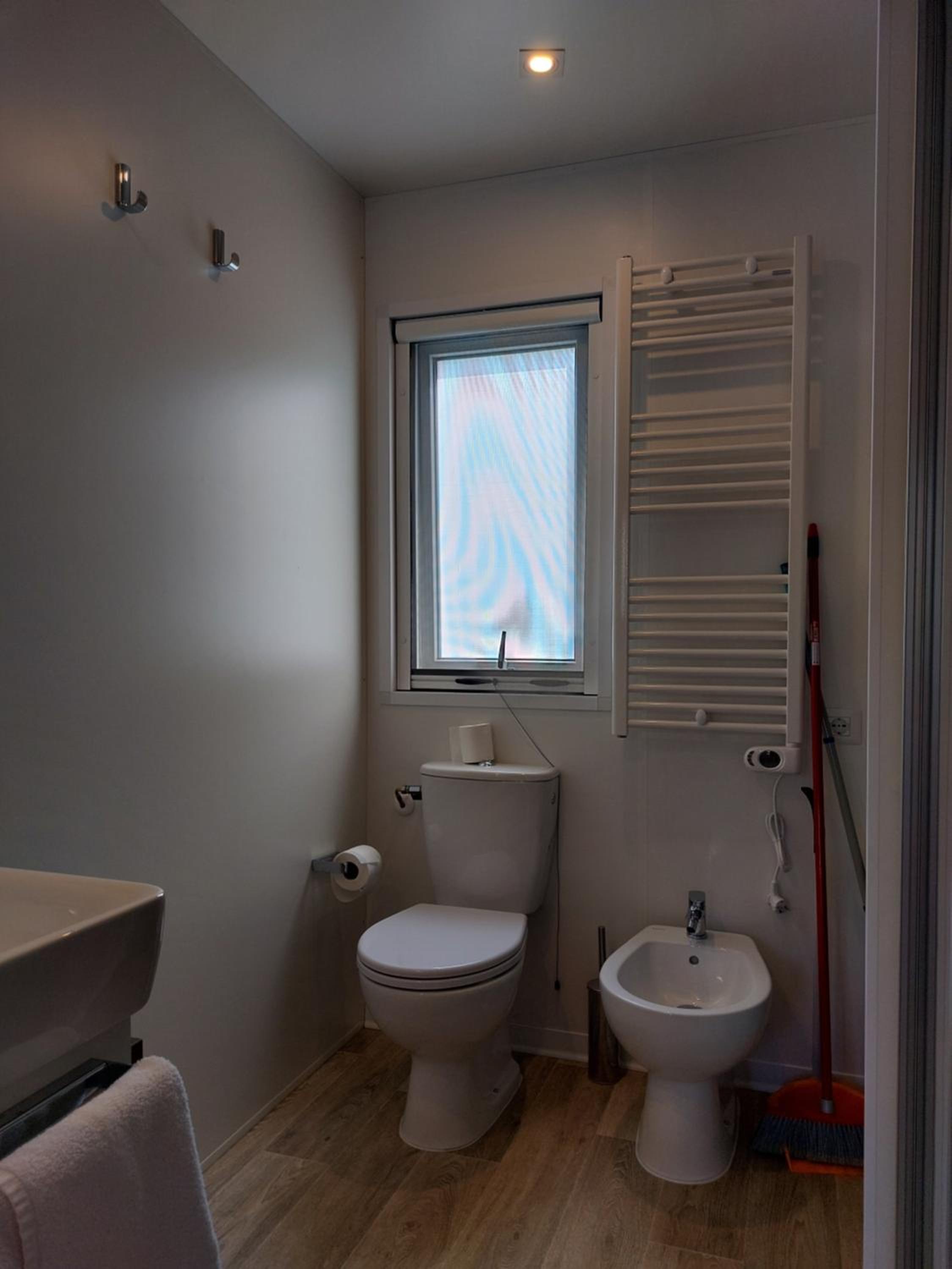 Mobile Home photo 3