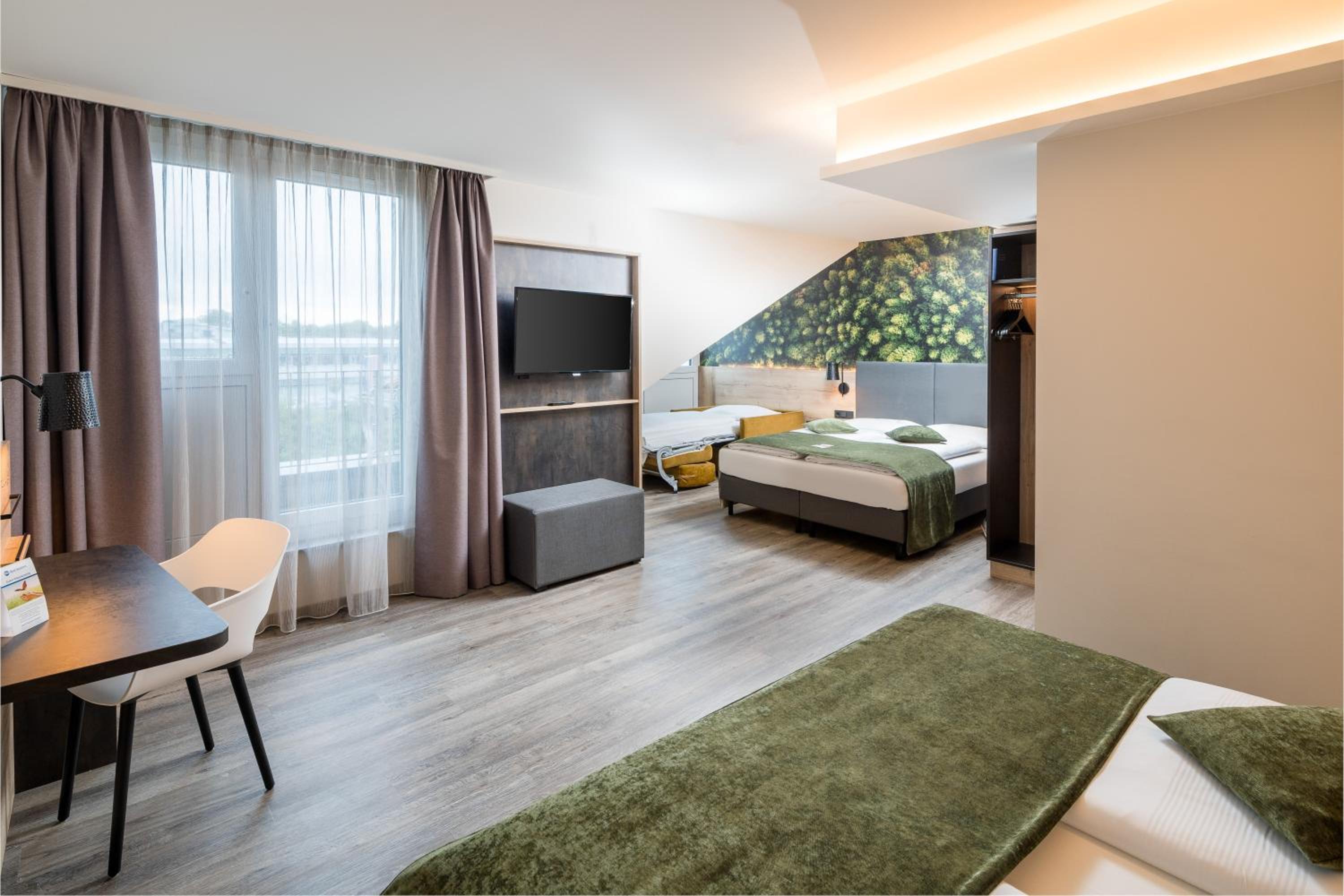Family Room with Two Double Beds and Sofa Bed for One Person - Photo 1