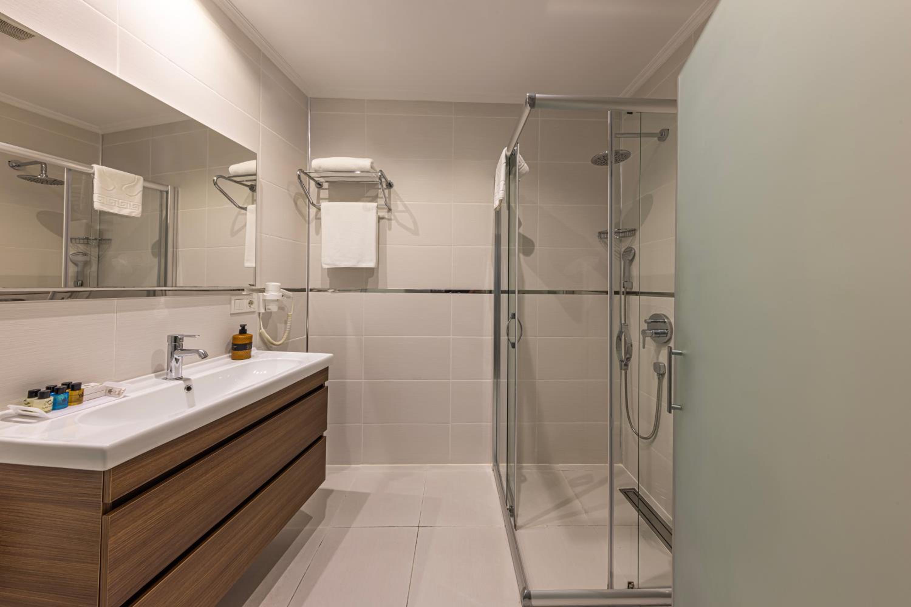 Single Room with Bathroom photo 3