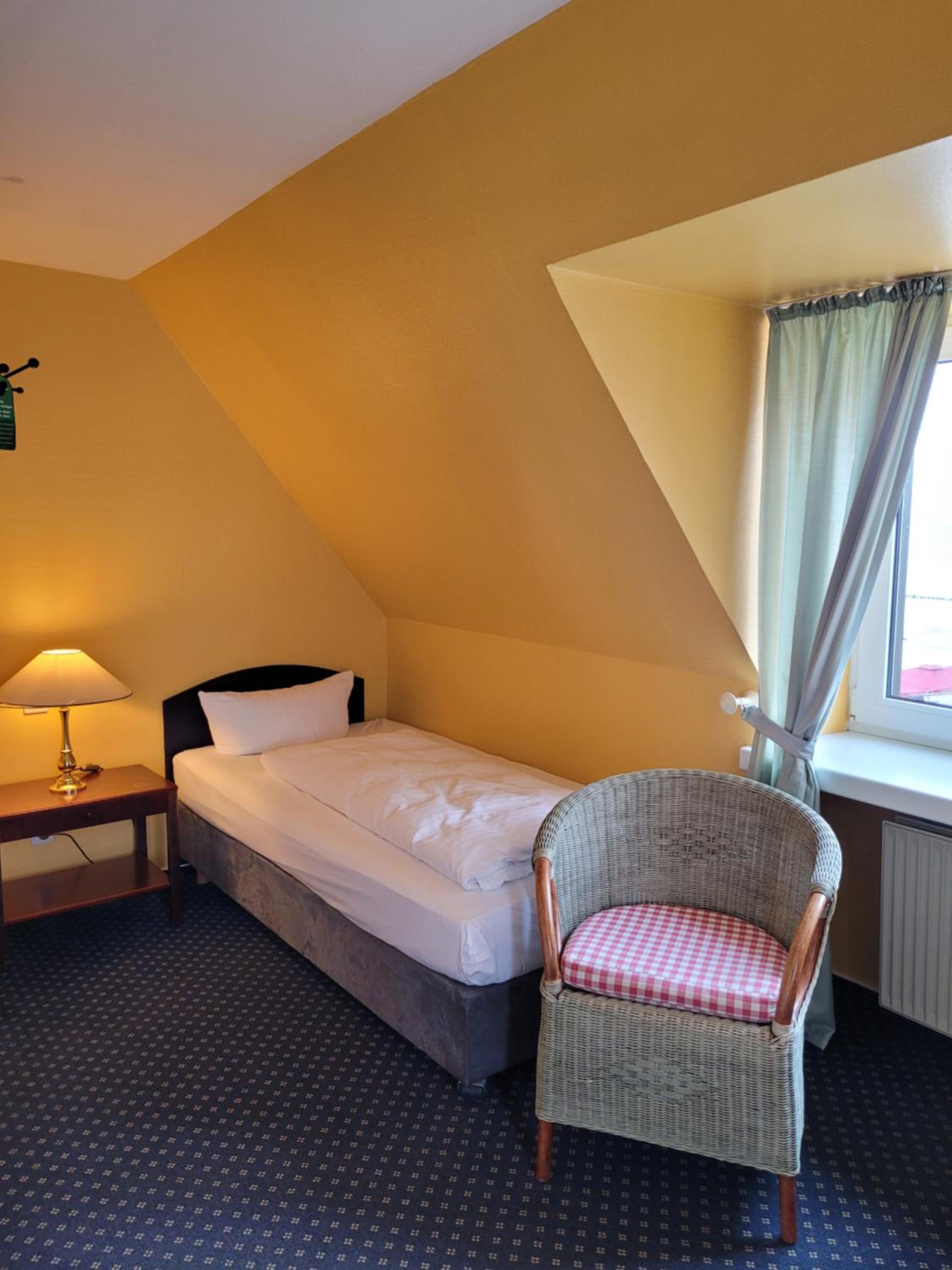 Twin Room with Partial Sea View
