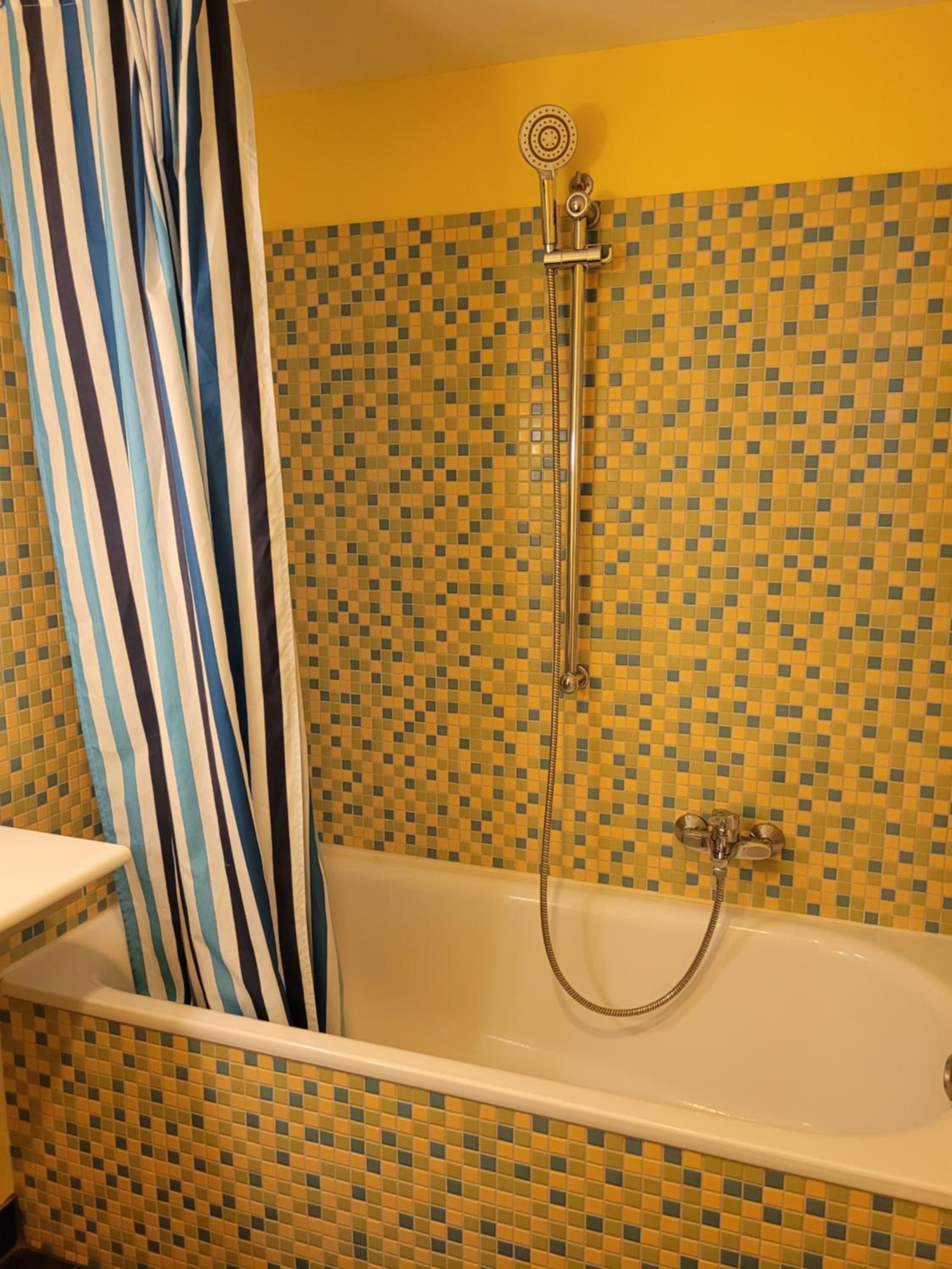 Twin Room with Partial Sea View thumbnail 5