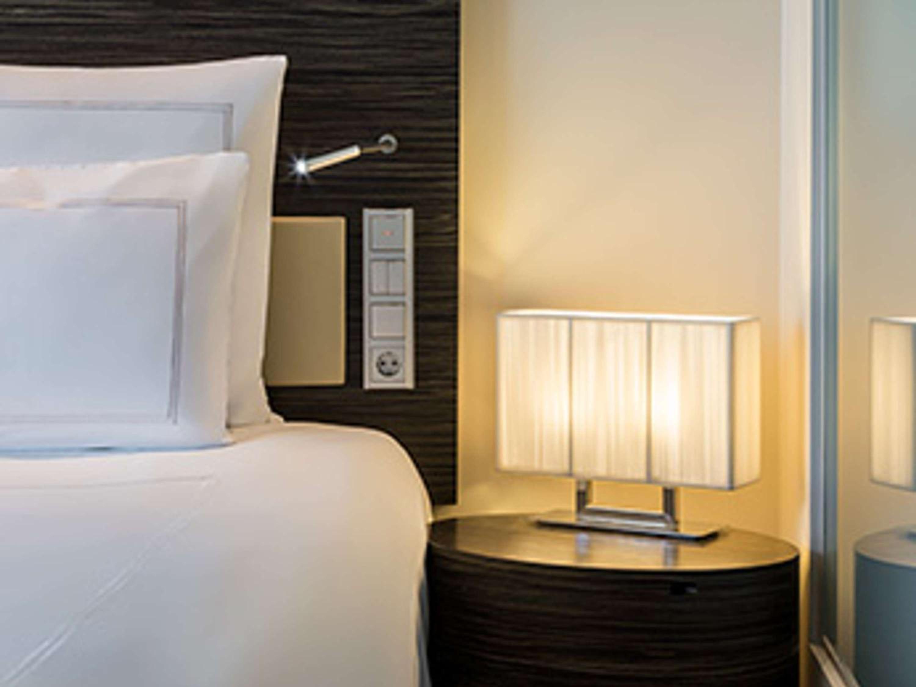 Swiss Executive King Room Harbor View - Photo 10
