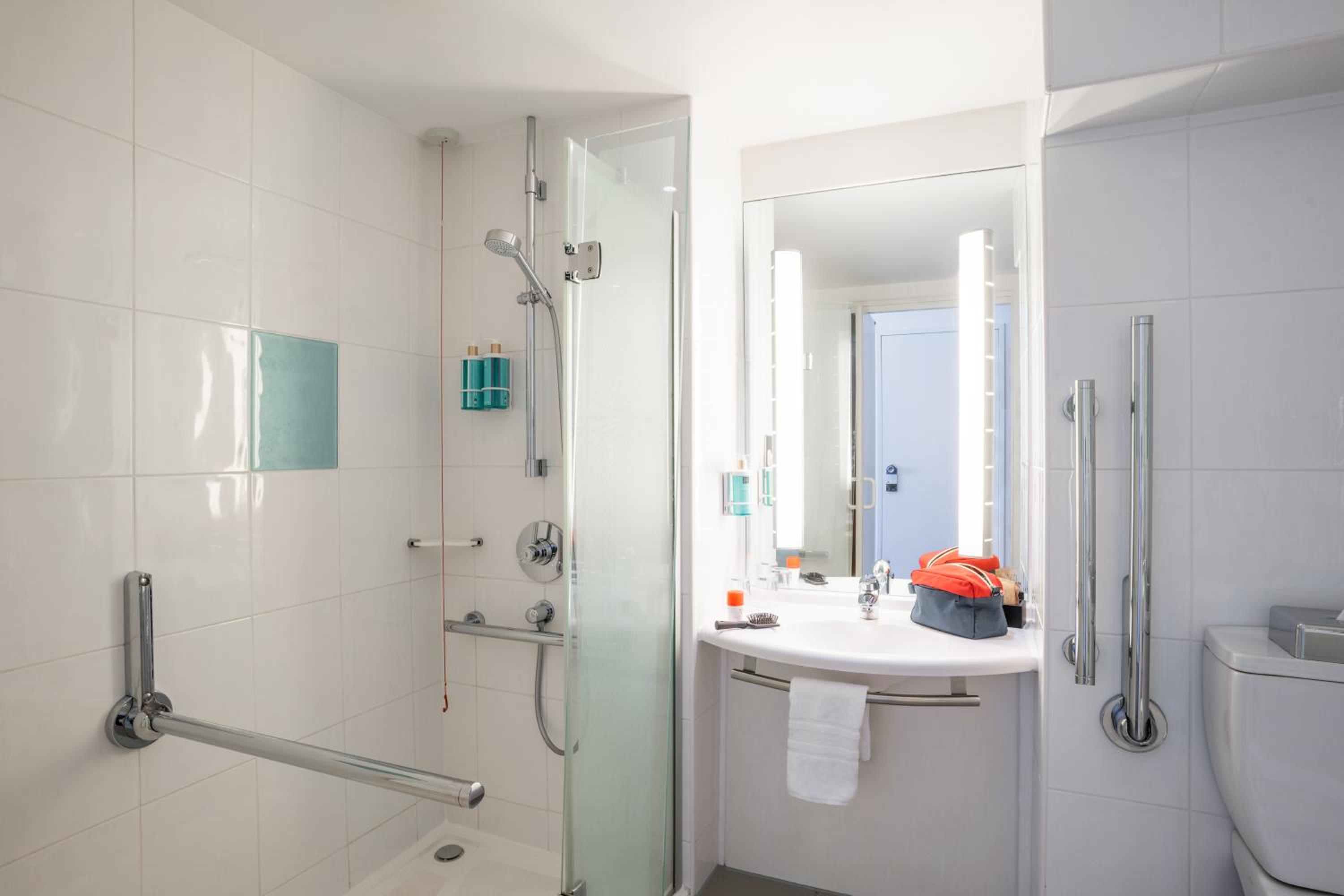 Standard Double Room - Disability Access - Photo 2