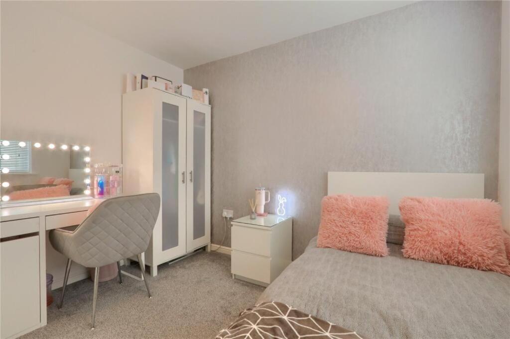 Three-Bedroom House photo 1