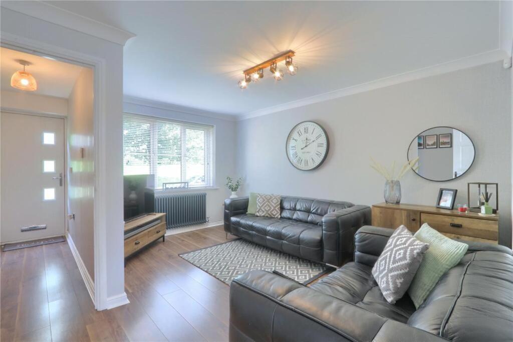 Three-Bedroom House photo 2