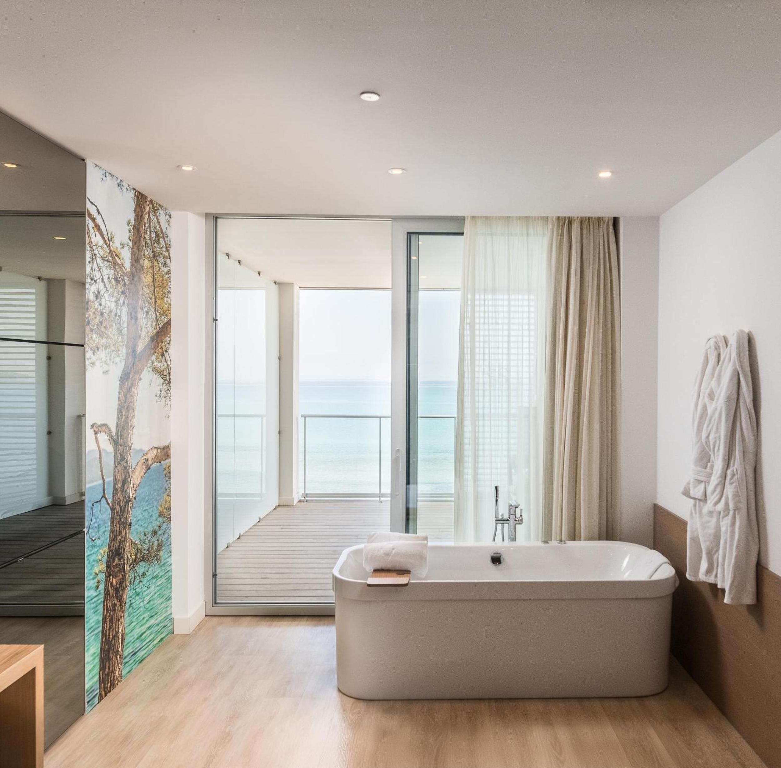 Junior Suite with Sea View thumbnail 6