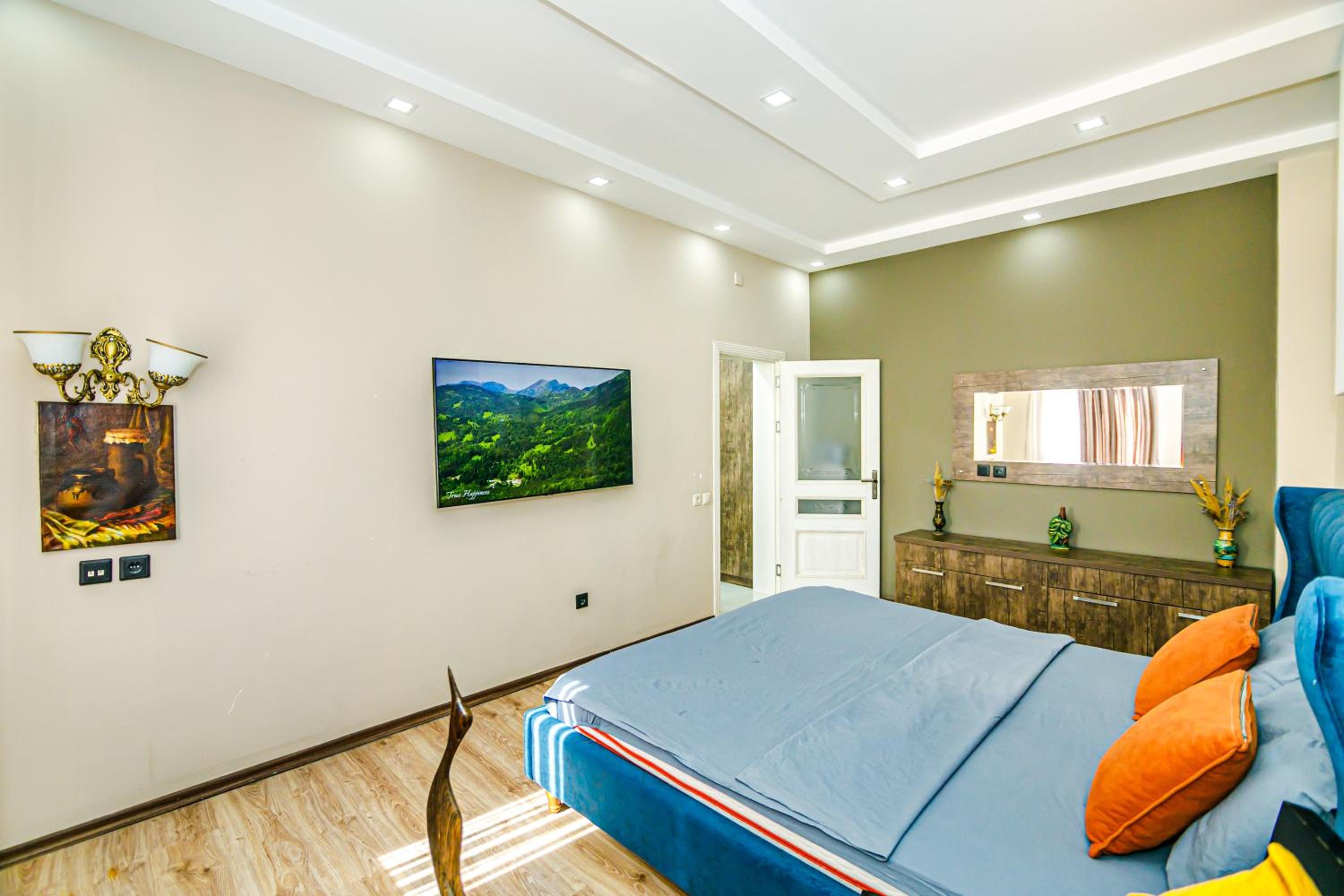 One-Bedroom Apartment photo 1