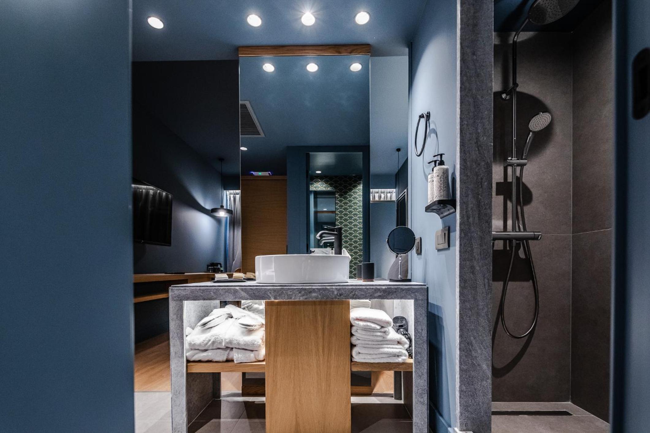 Double or Twin Room - Photo 3